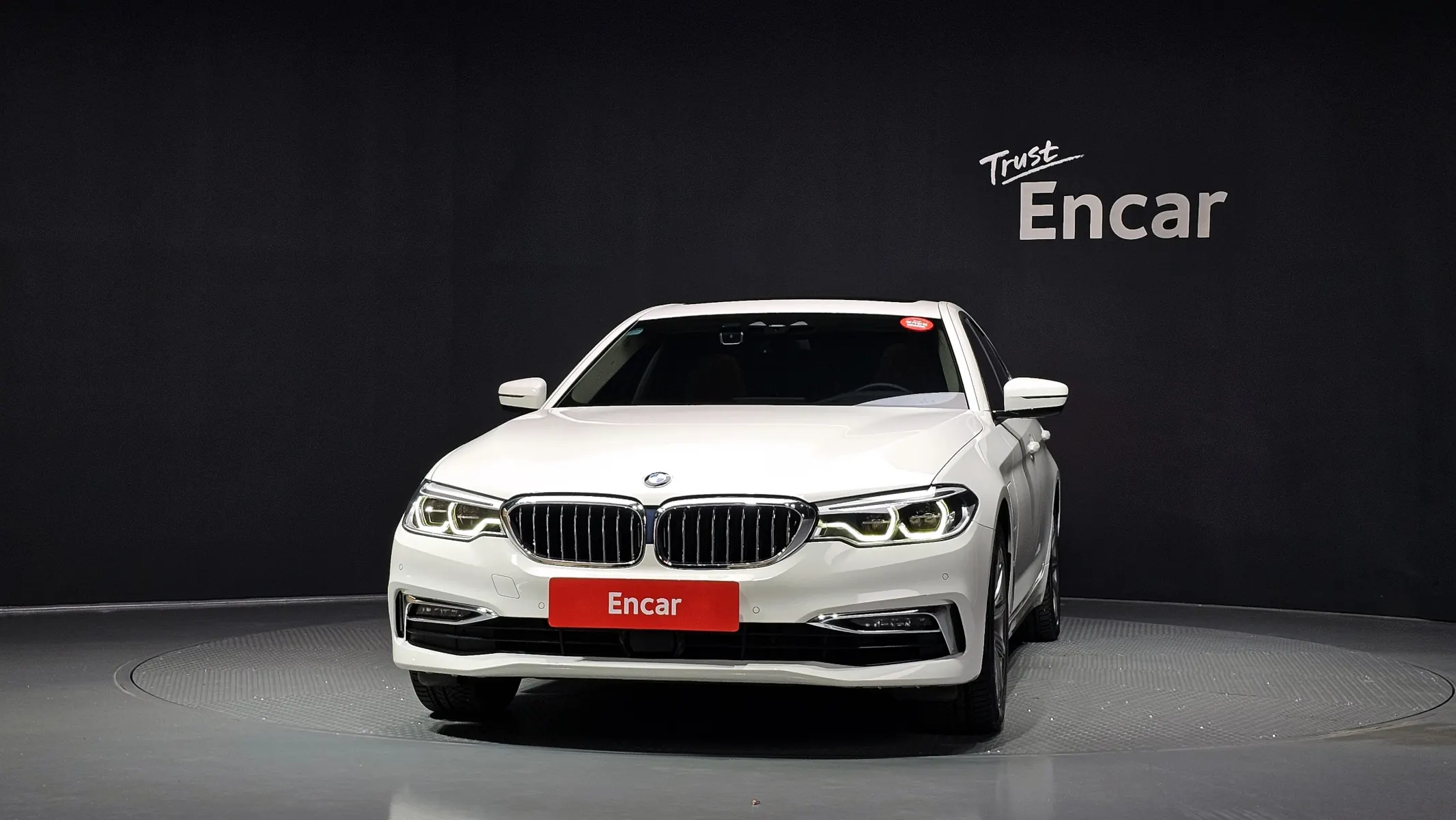 BMW 5 Series (G30) 530e 2019 3/35