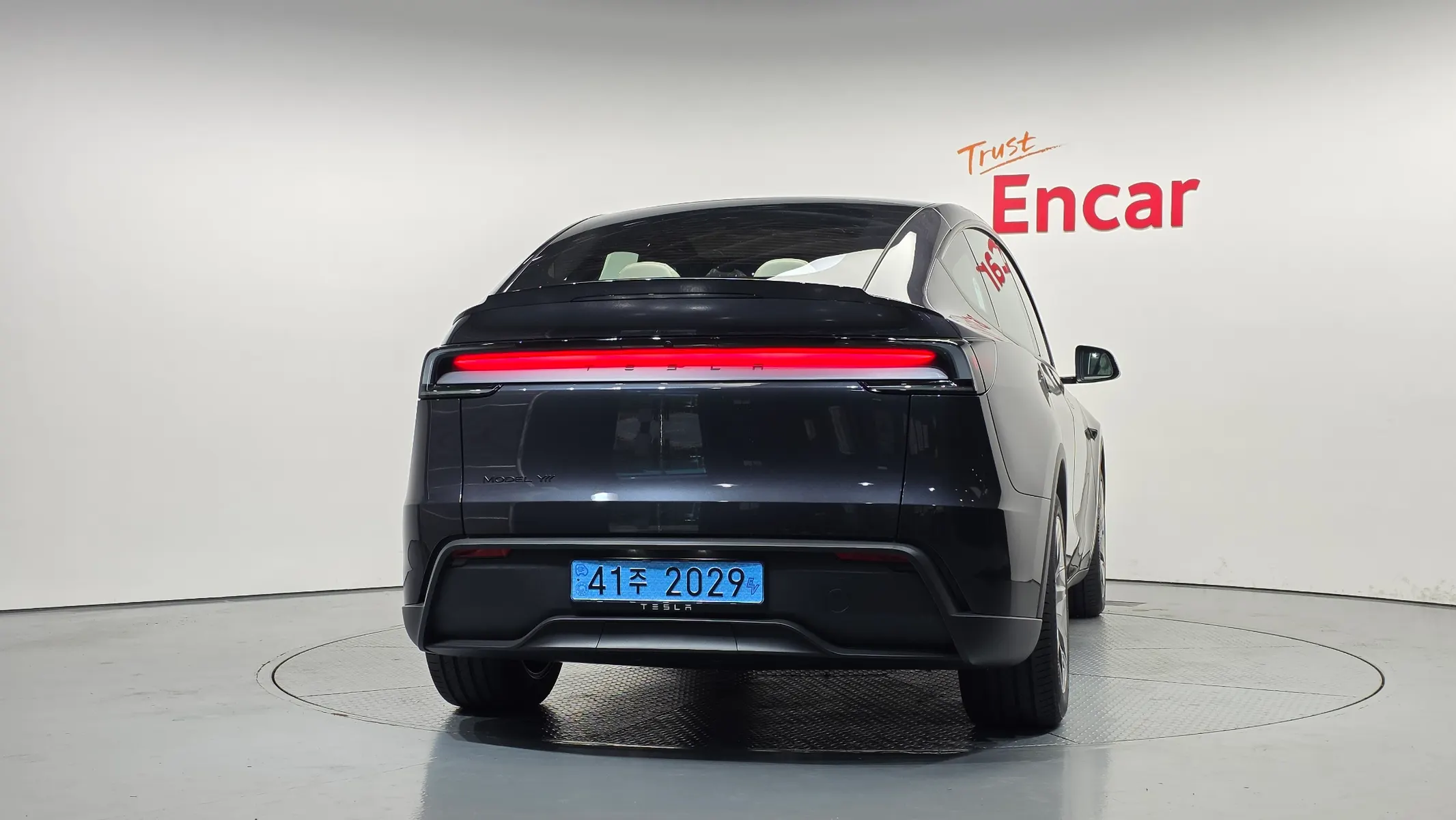 Tesla Y L AWD 2026 3/5