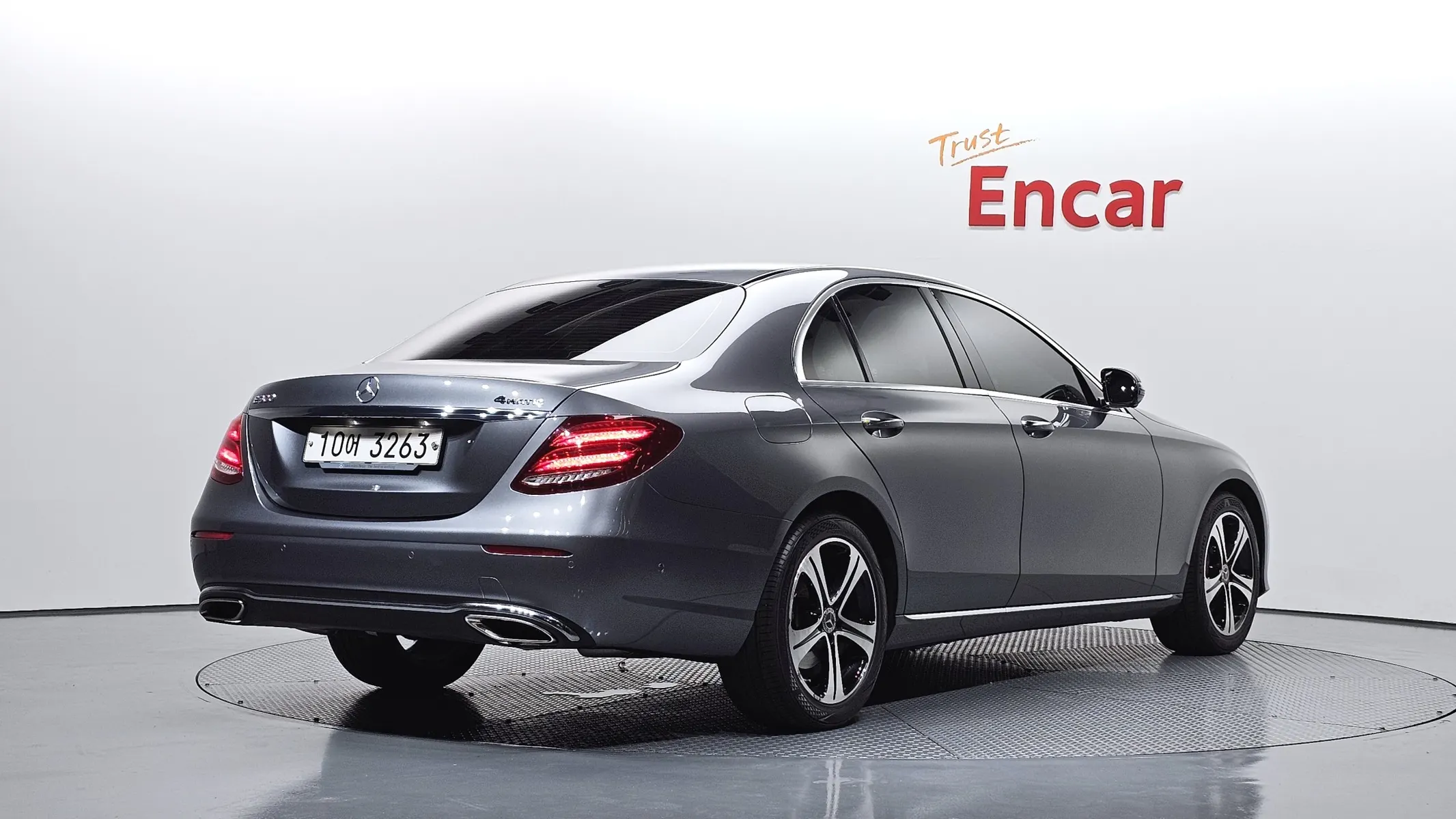 Mercedes-Benz E-Class W213 E300 4MATIC 2018 2/39
