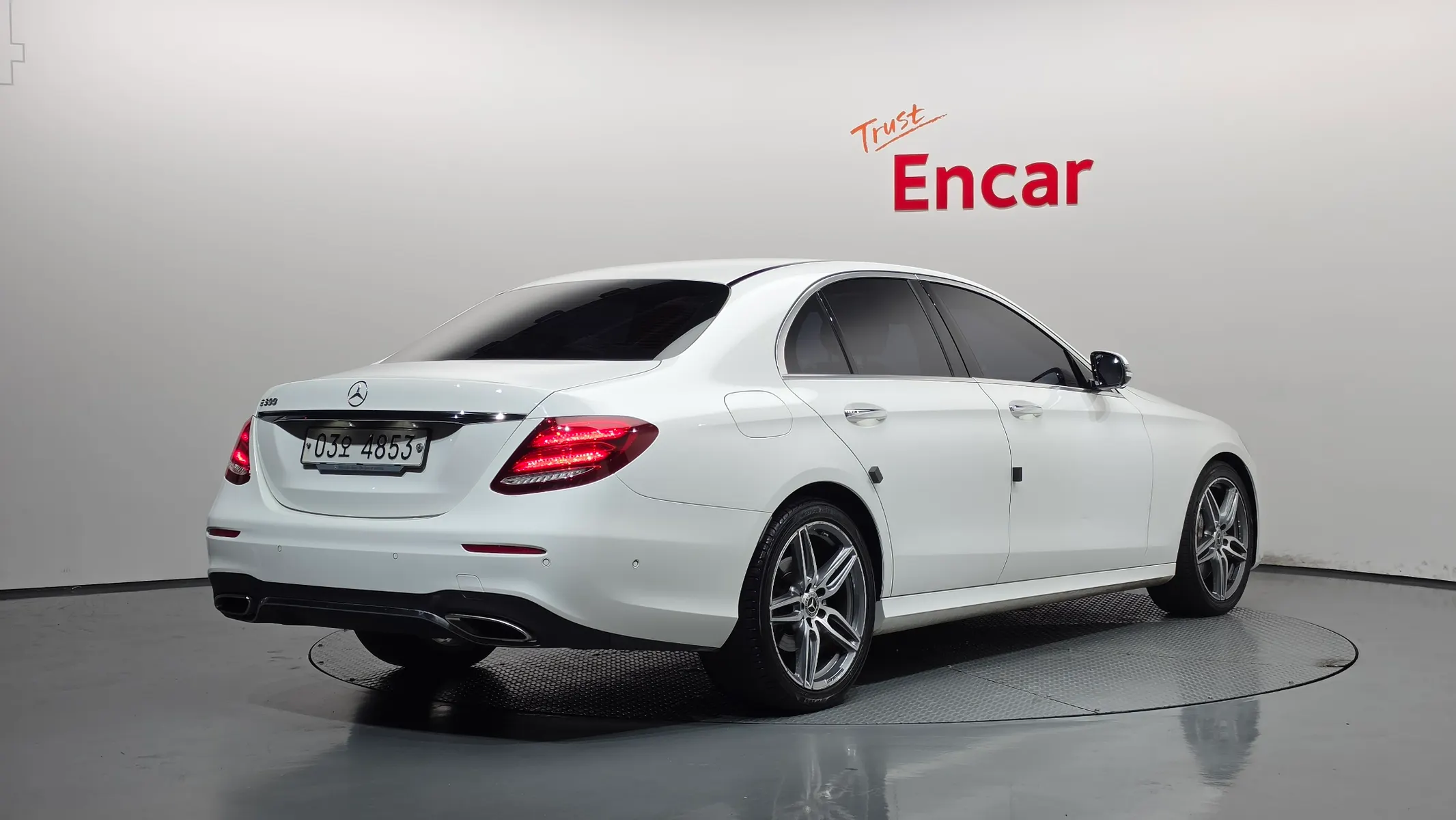Mercedes-Benz E-Class W213 E300 AMG Line 2019 2/41
