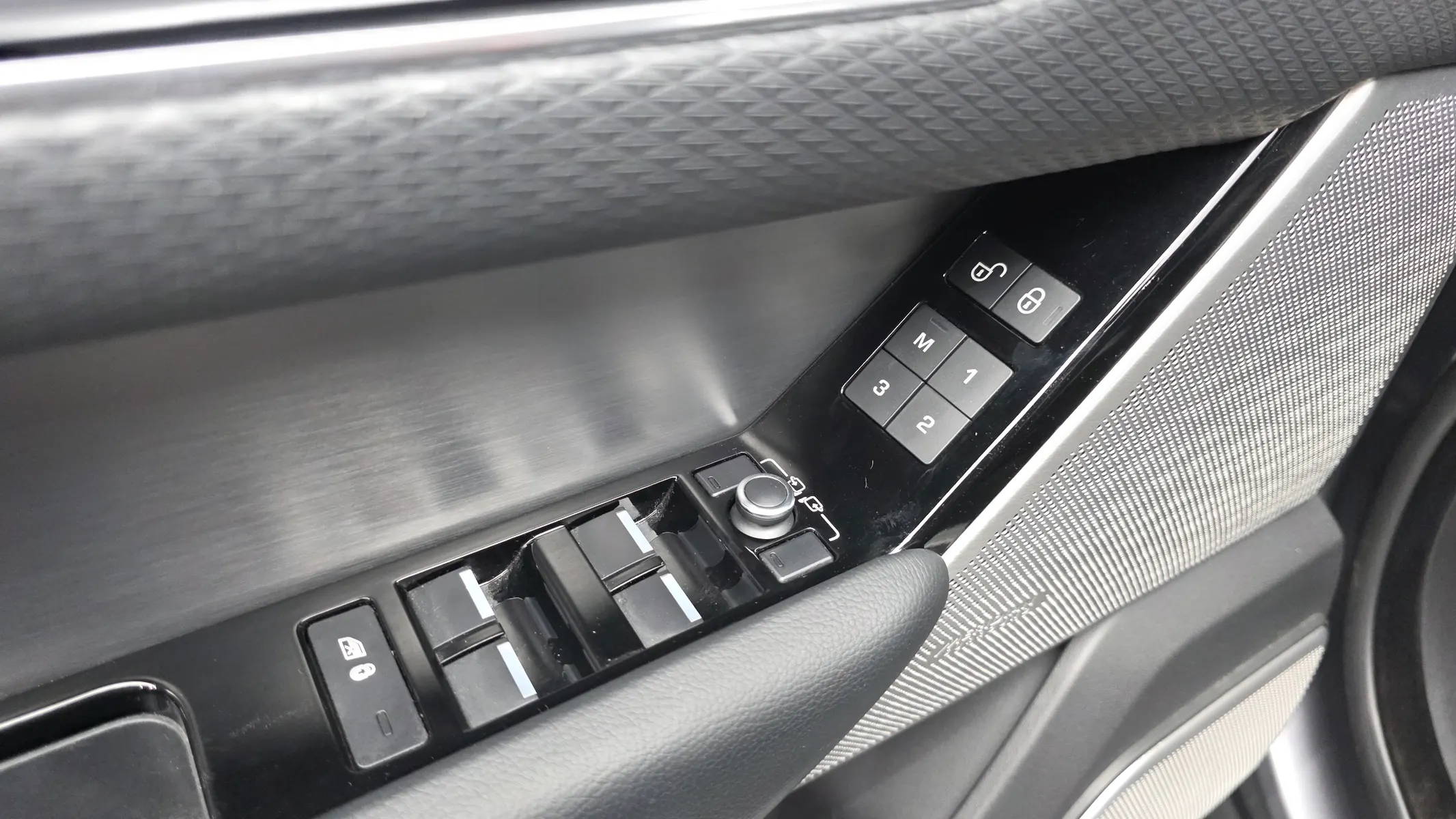 Land Rover 레인지로버 벨라 3.0 D300 R- SE 2019 30/31