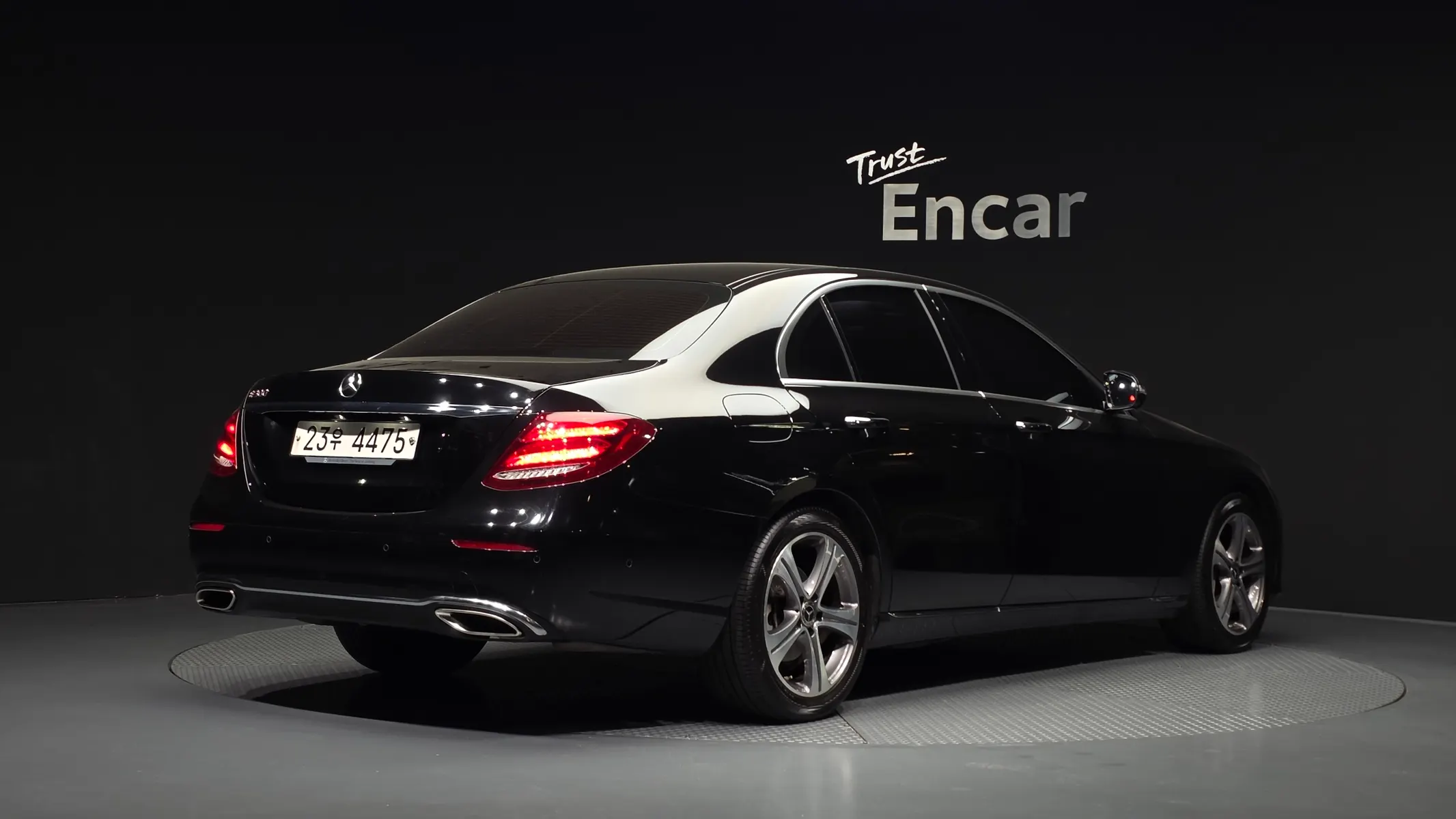 Mercedes-Benz E-Class W213 E300 2018 2/36