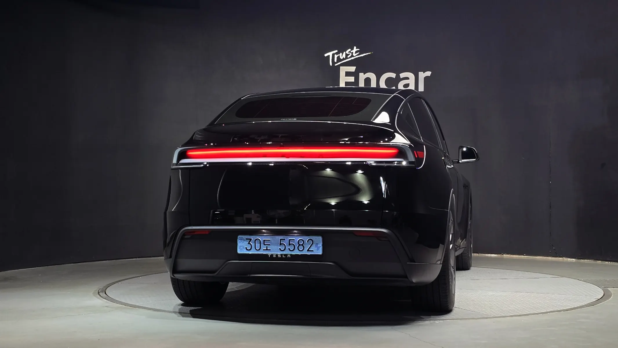 Tesla Y RWD 2026 3/5