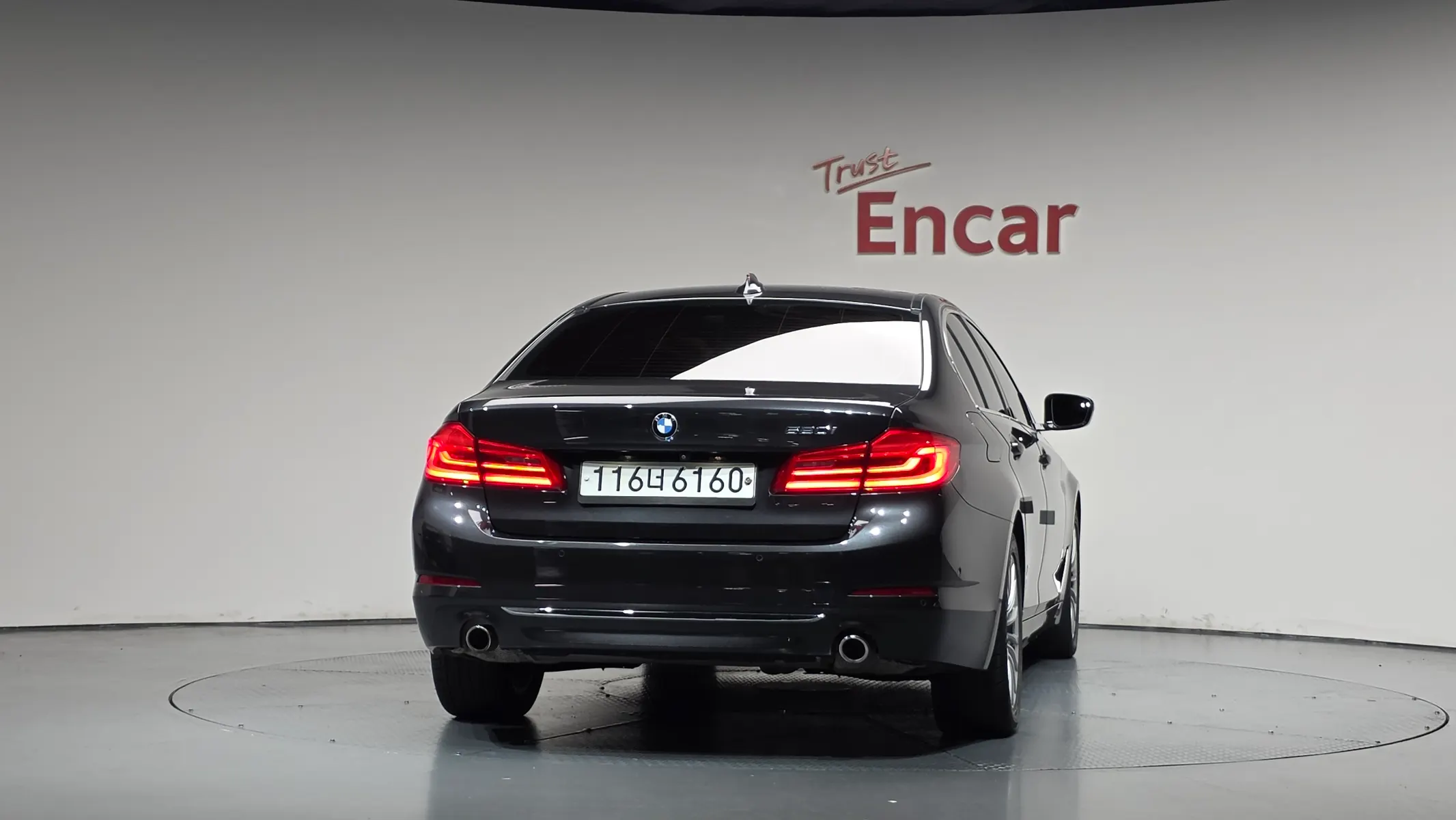 BMW 5 Series (G30) 520i 2020 3/38