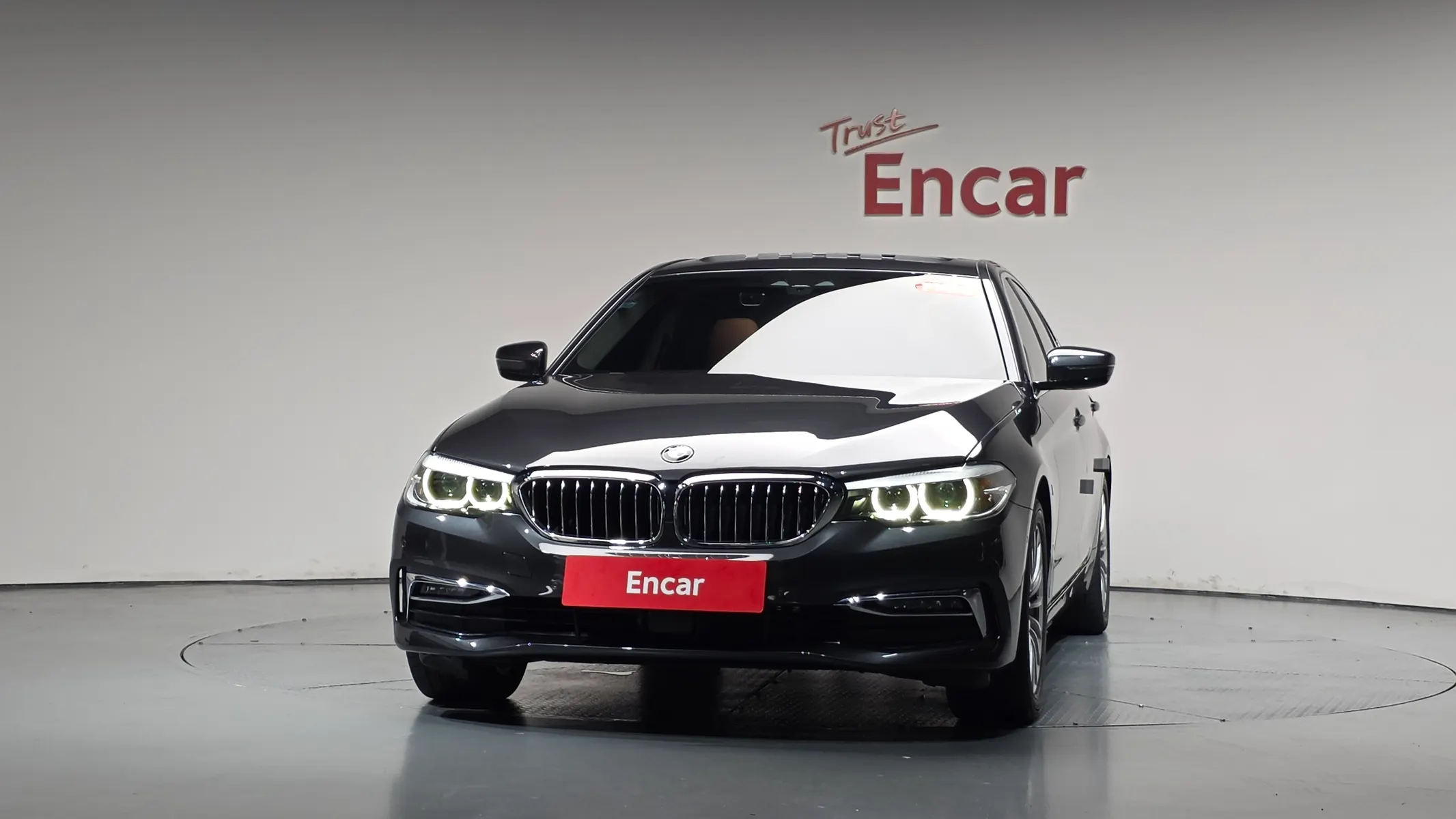 BMW 5 Series (G30) 520i 2020 2/38