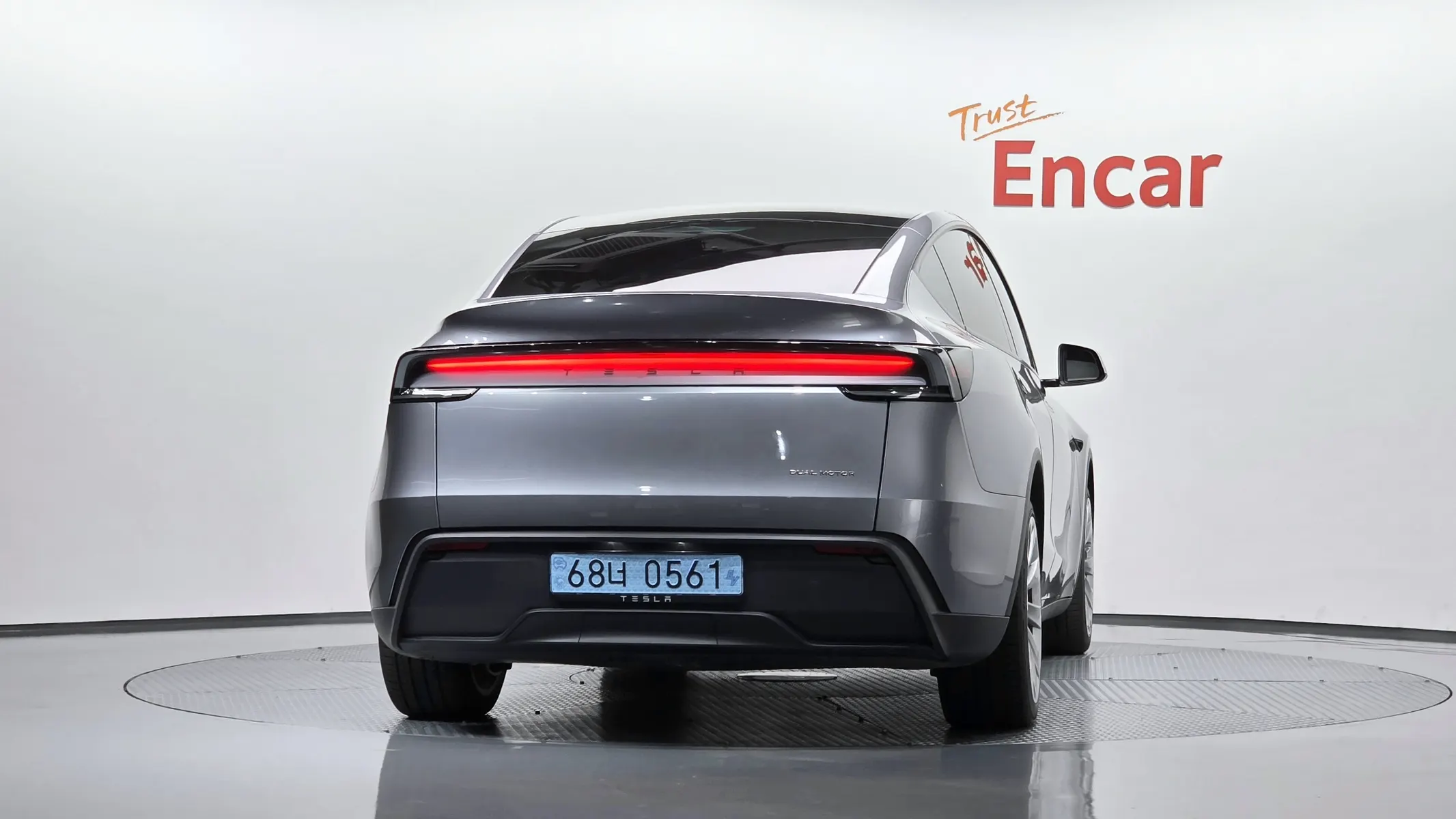 Tesla Y AWD 2025 3/5