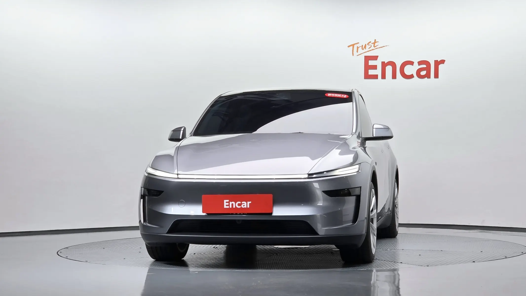 Tesla Y AWD 2025 2/5