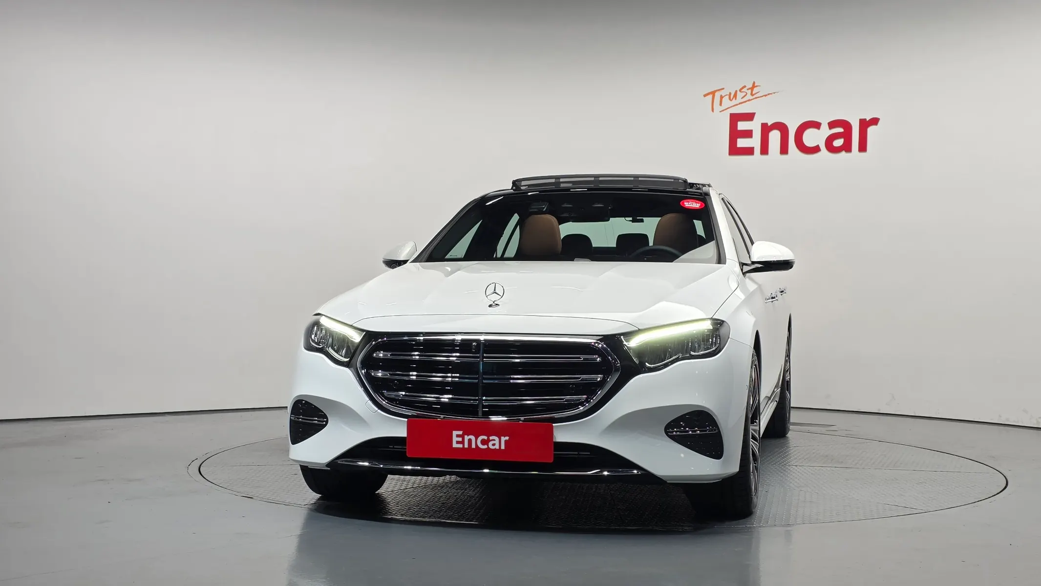 Mercedes-Benz E-Class W214 E220d 4MATIC 2026 3/32