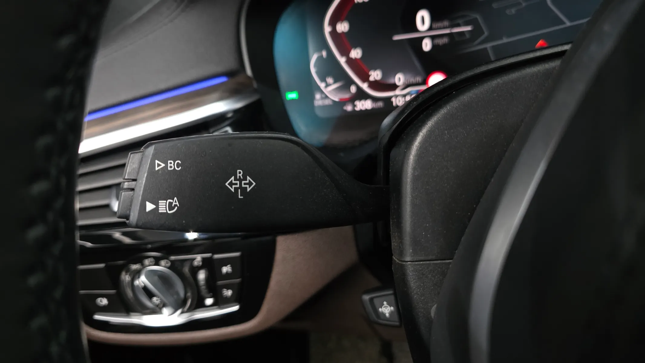 BMW 6 Series GT (G32) 620d xDrive M 2020 37/38