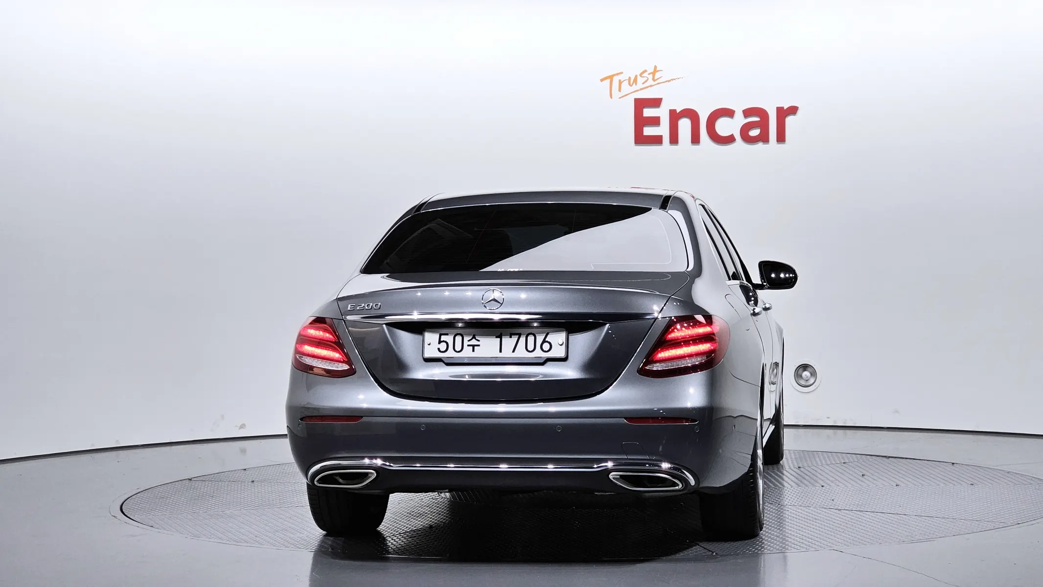Mercedes-Benz E-Class W213 E200 2018 3/33