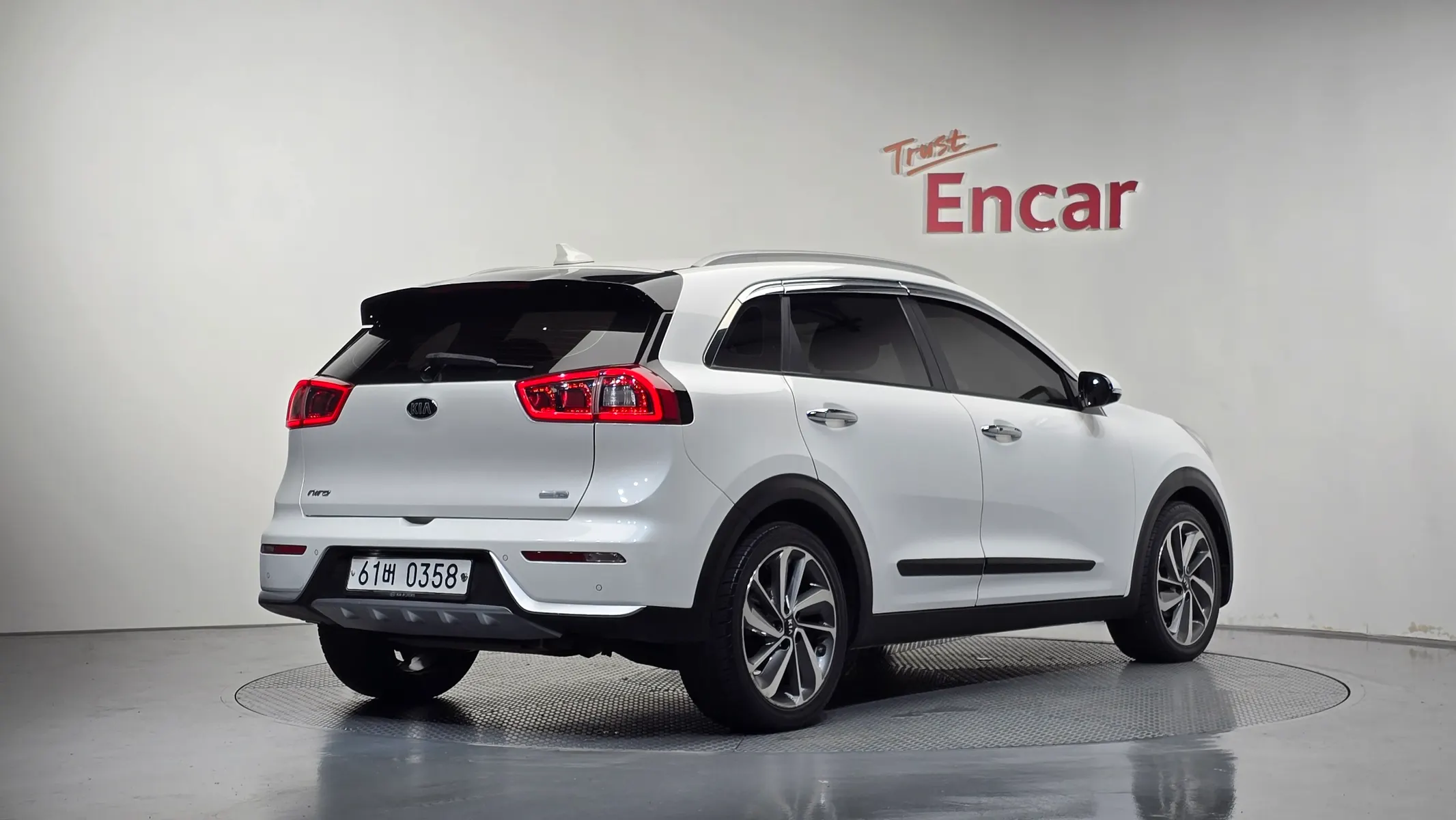 Kia Niro 2016 2/36
