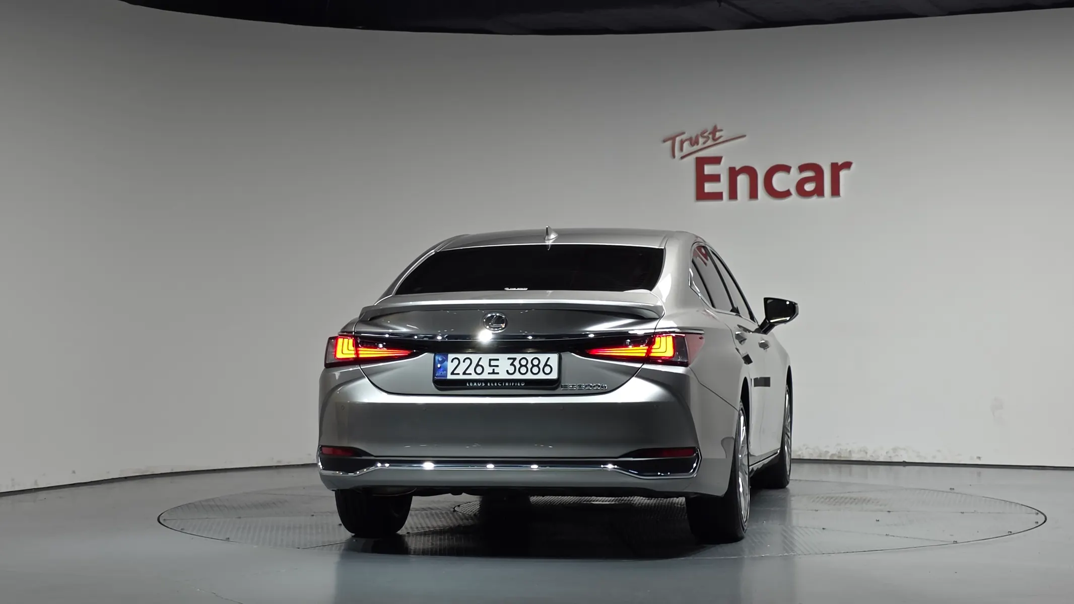 Lexus ES300h 7 2024 3/5