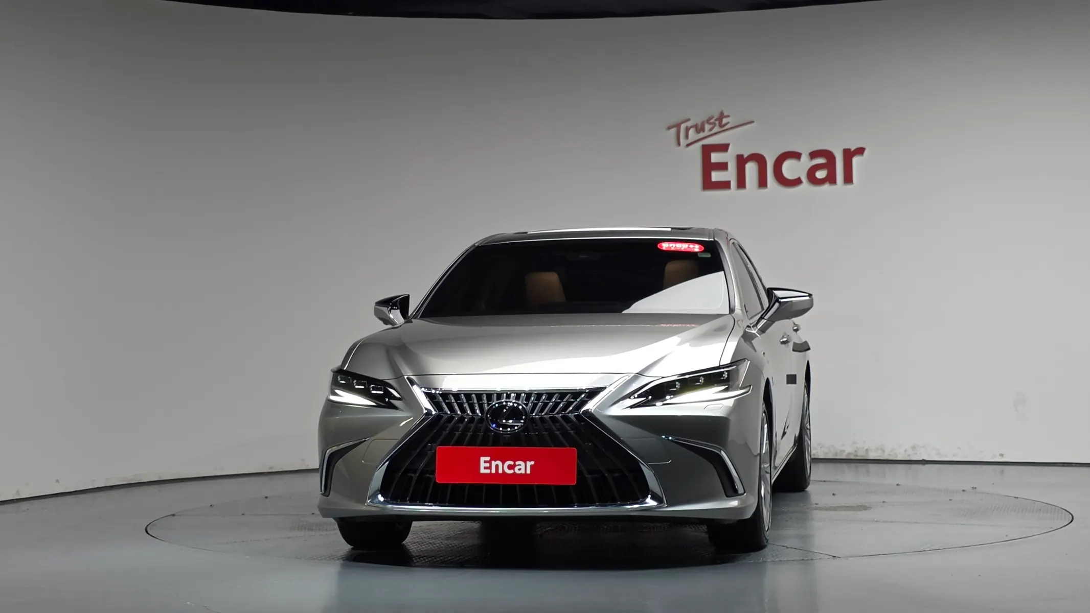 Lexus ES300h 7 2024 2/5
