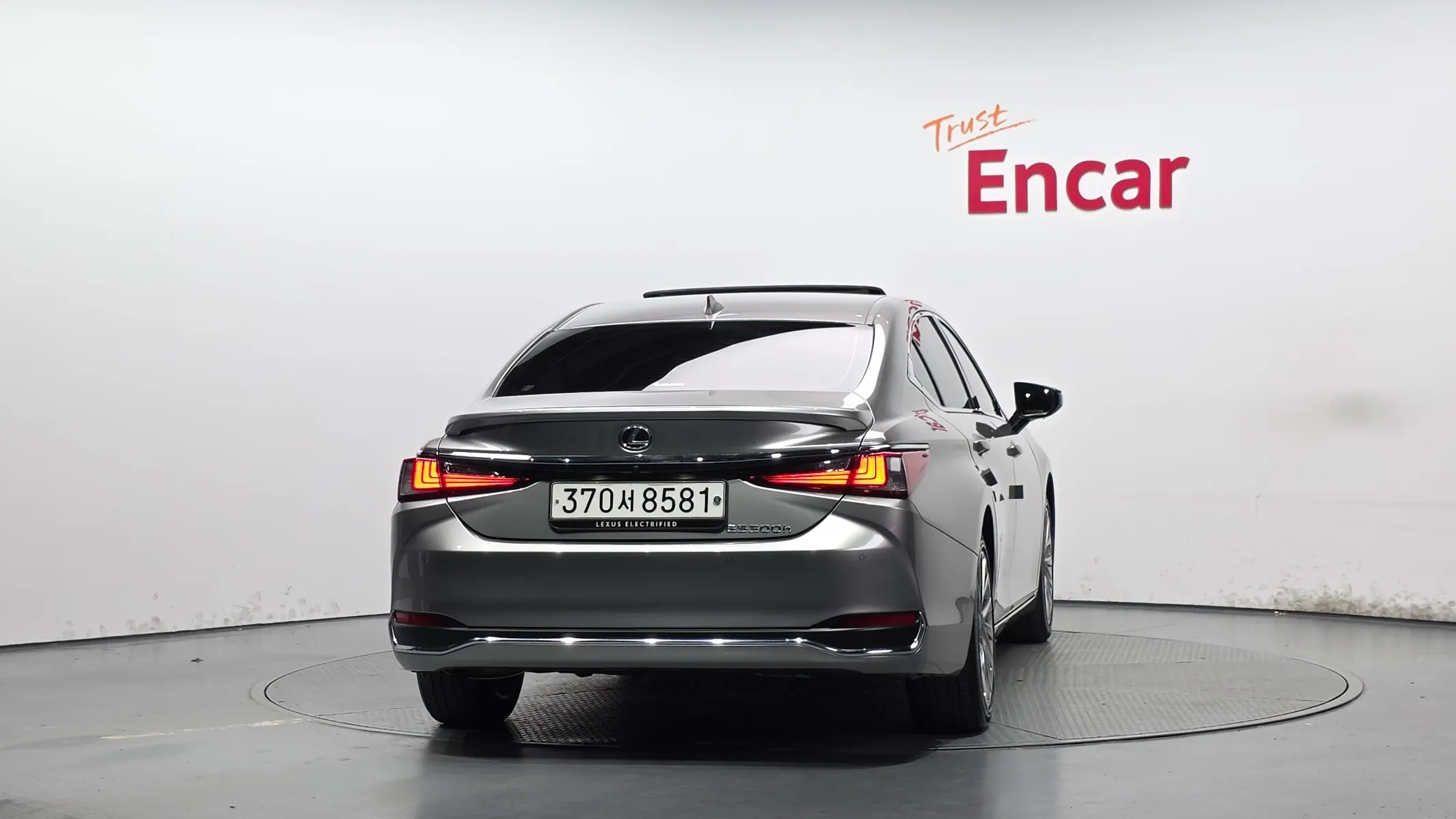 Lexus ES300h 7 2024 3/5