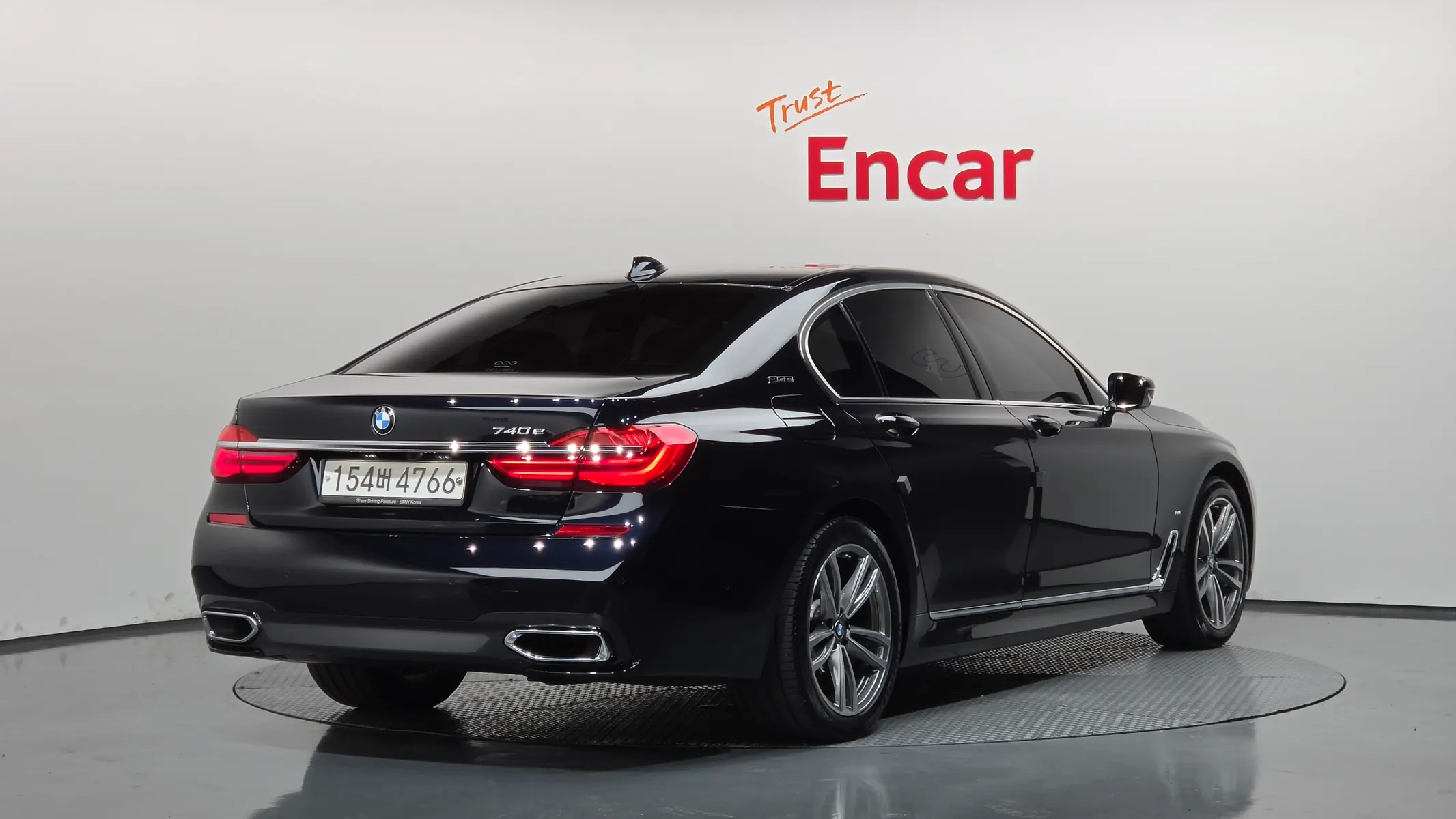 BMW 7 Series (G11) 740e i M 2019 2/37