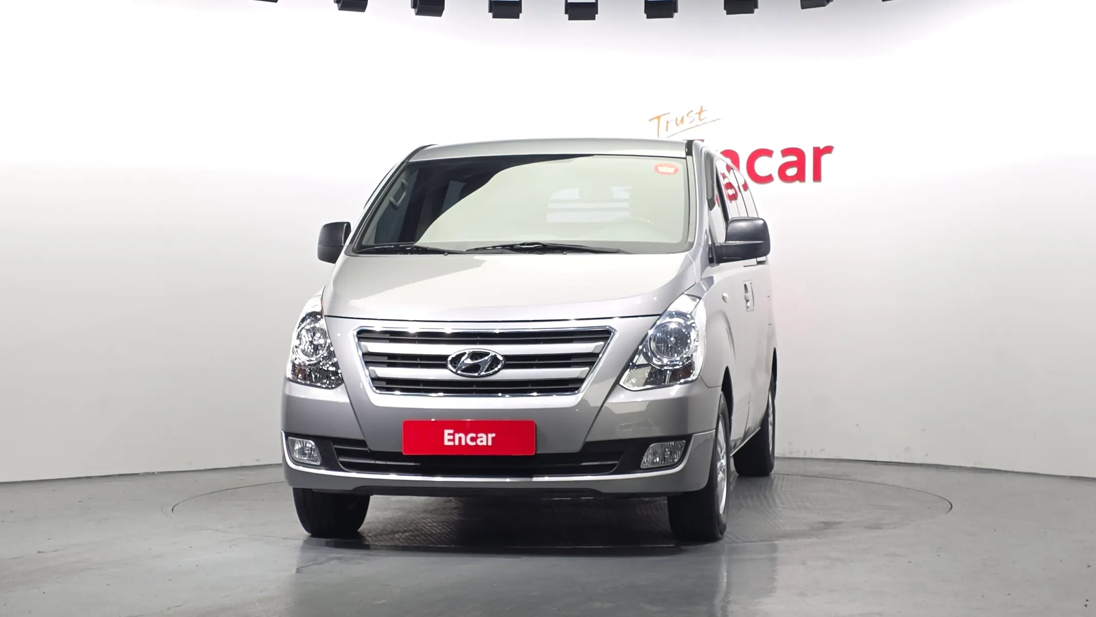 Hyundai Grand Starex 5 2017 2/5