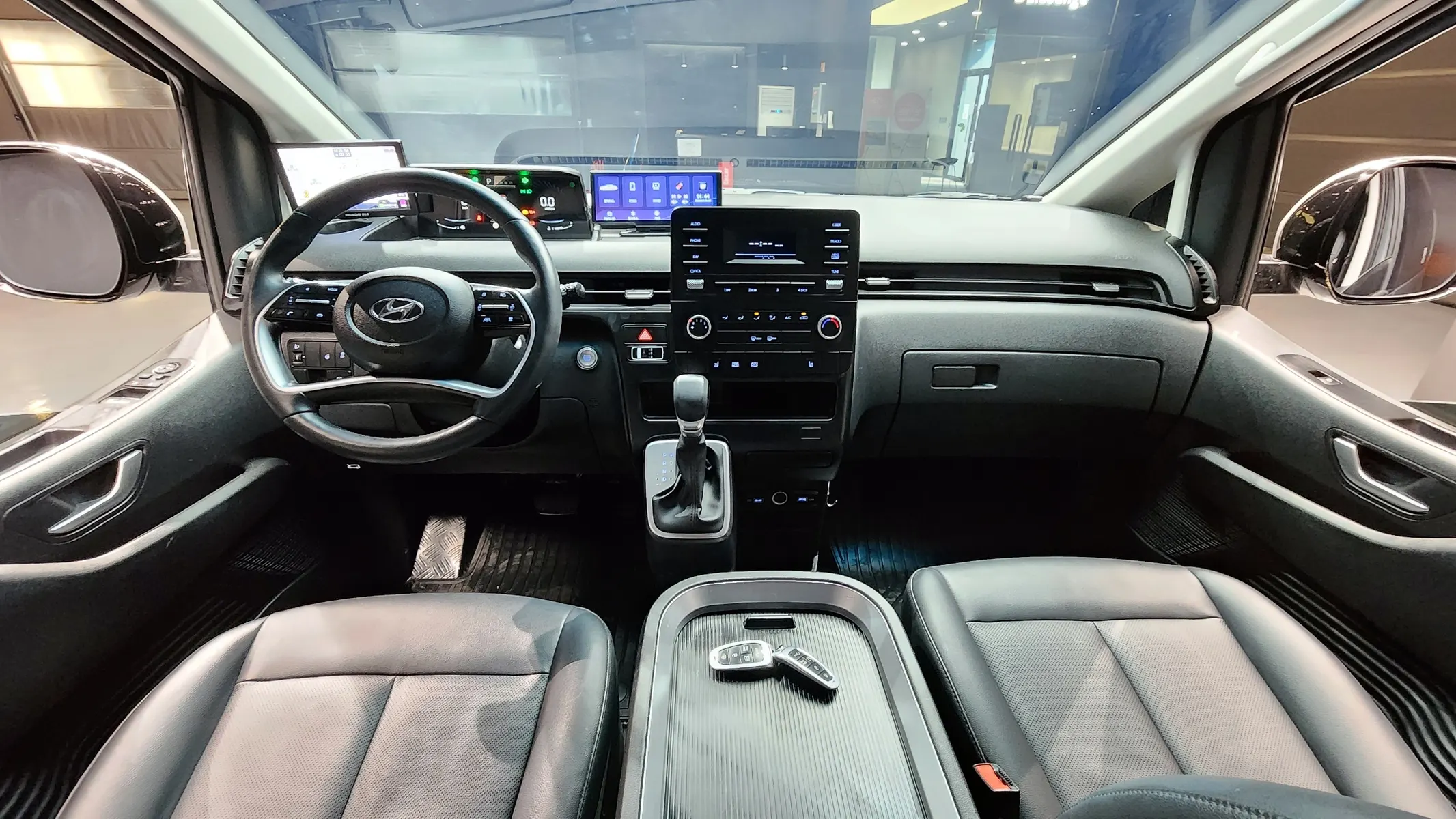 Hyundai Staria L3.5 5 2024 4/5