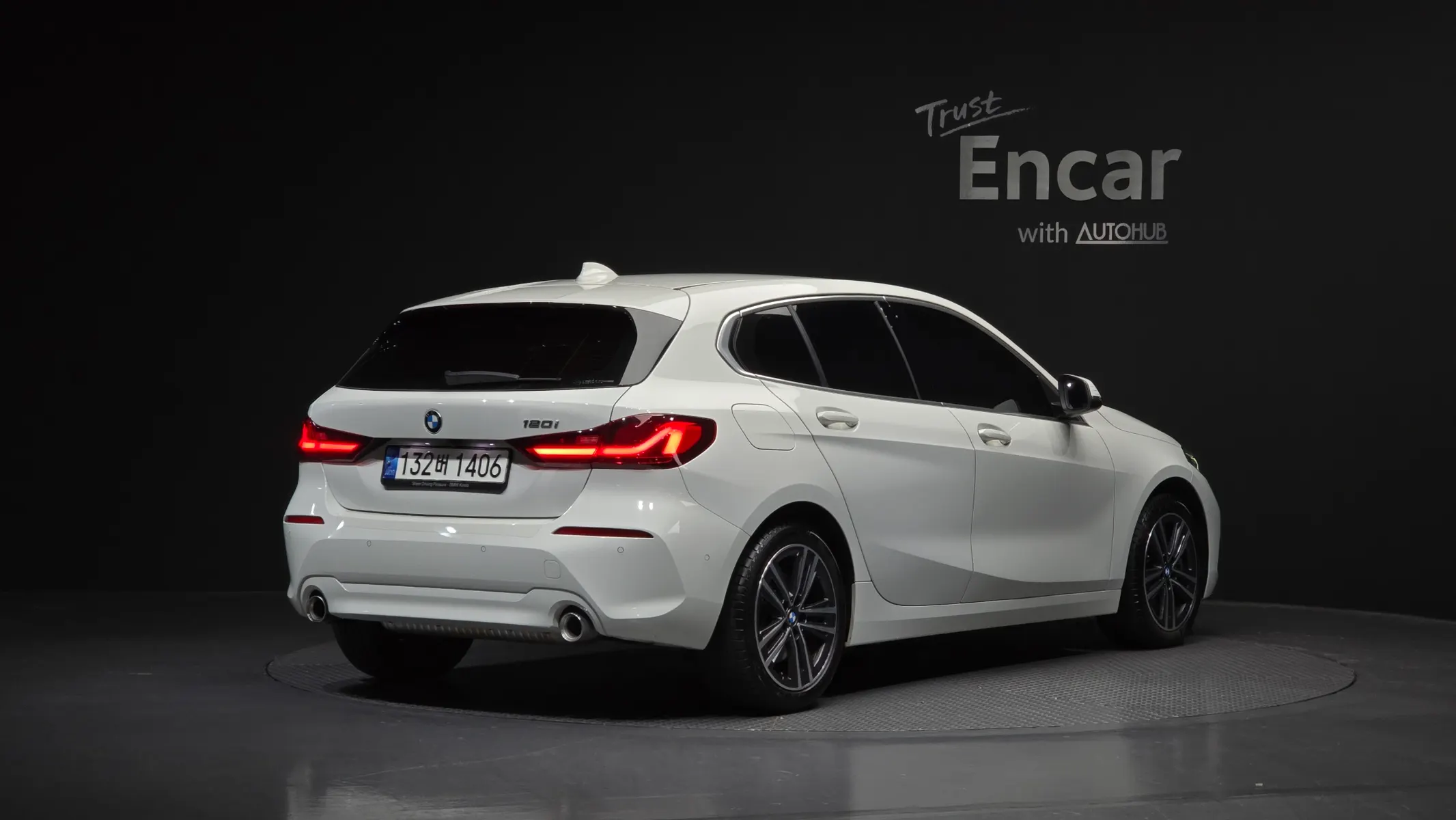 BMW 1 Series (F40) 120i 2022 2/21