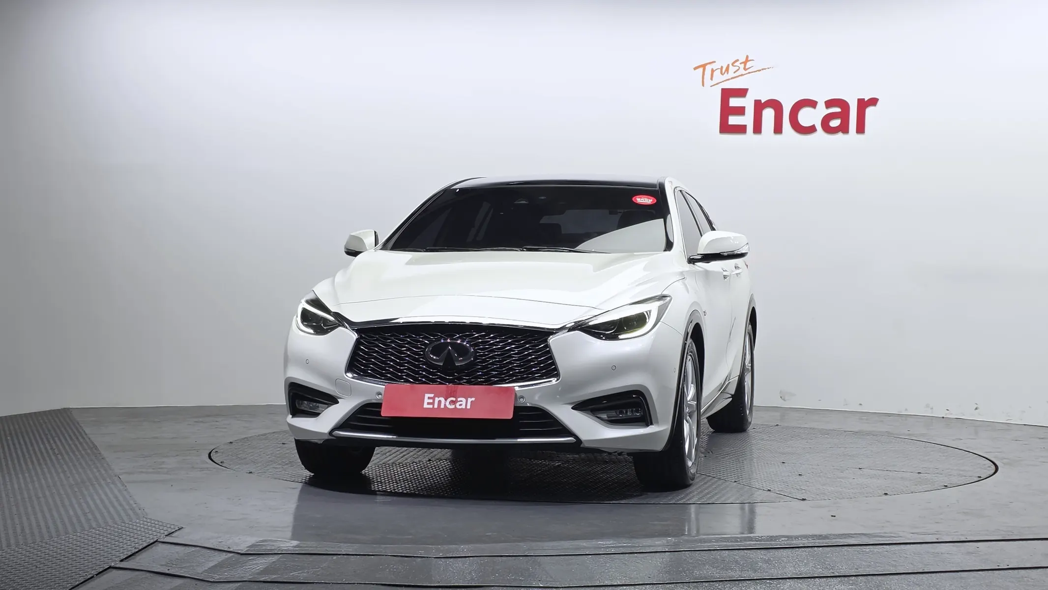 Infiniti Q30 2.0 2019 2/5