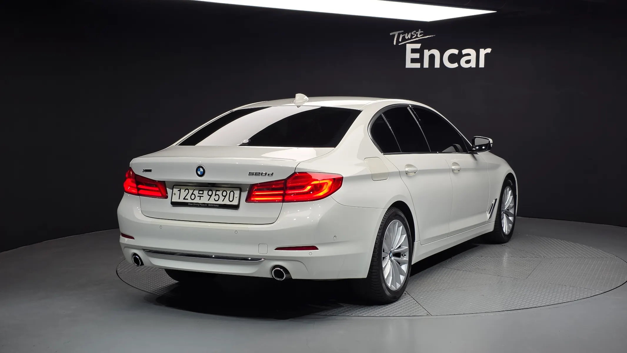 BMW 5 Series (G30) 520d 2020 2/21