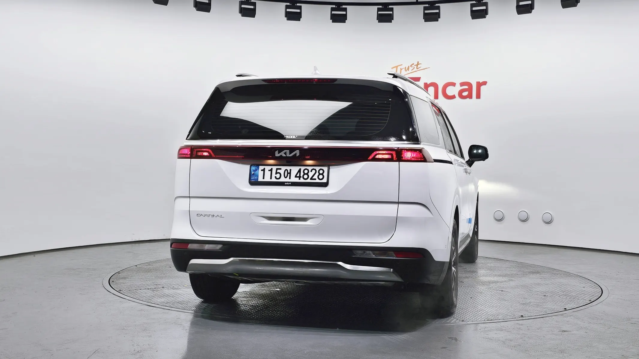 Kia Carnival 9 2023 3/5