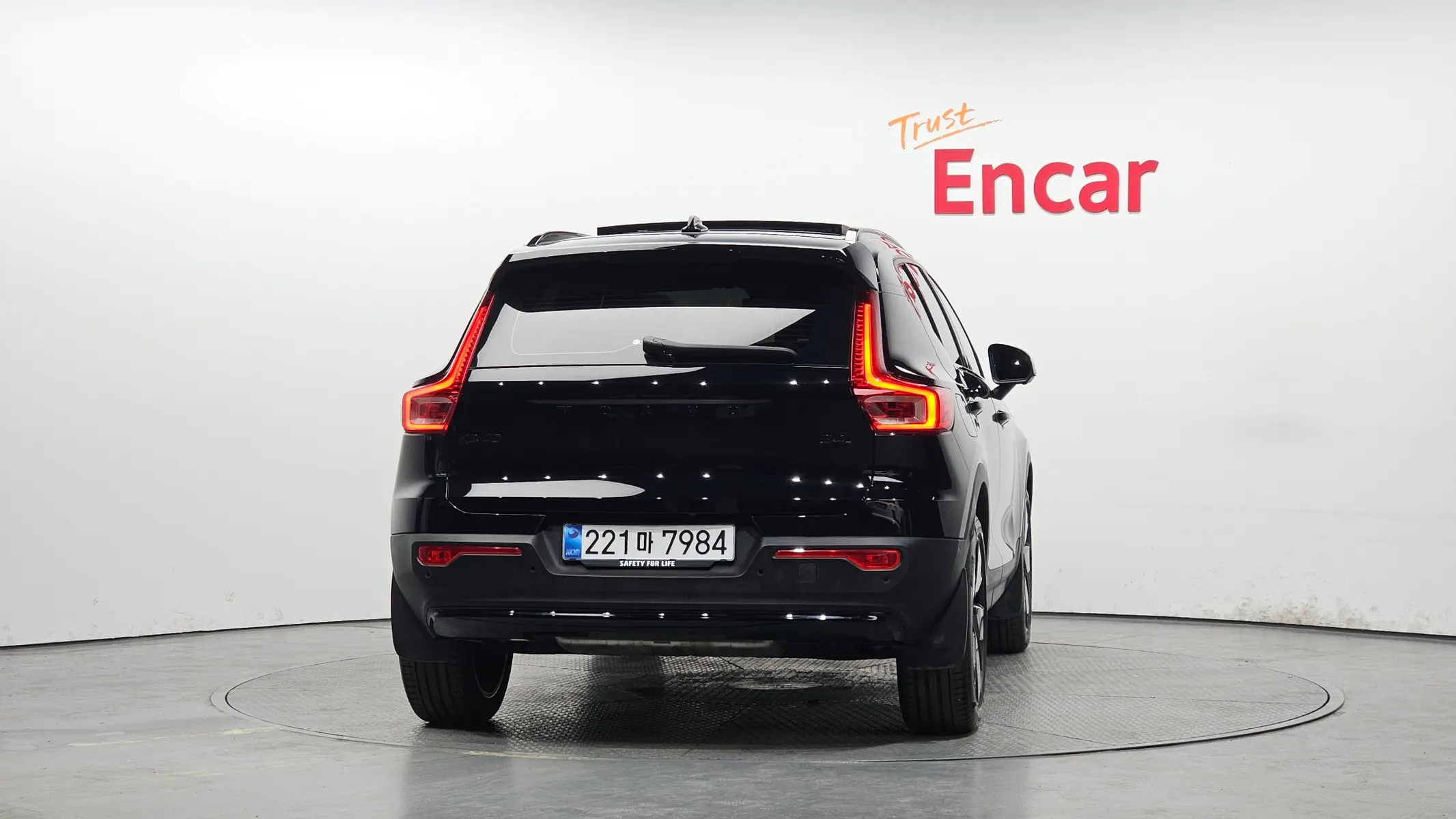 Volvo XC40 B4 2025 3/5