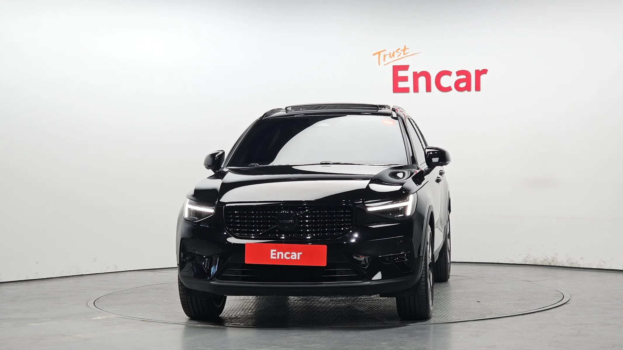 Volvo XC40 B4 2025 2/5