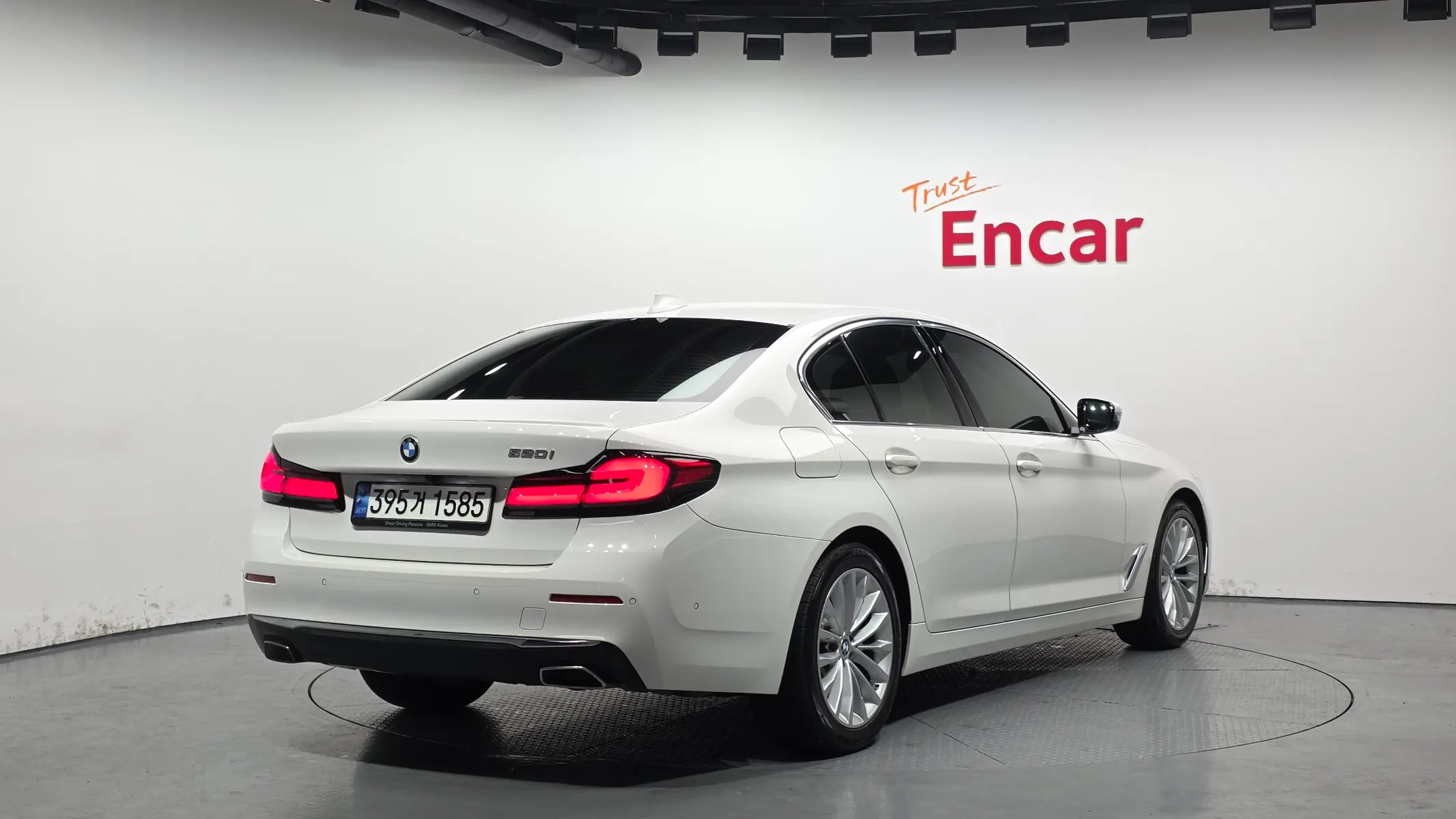 BMW 5 Series (G30) 520i 2021 2/35