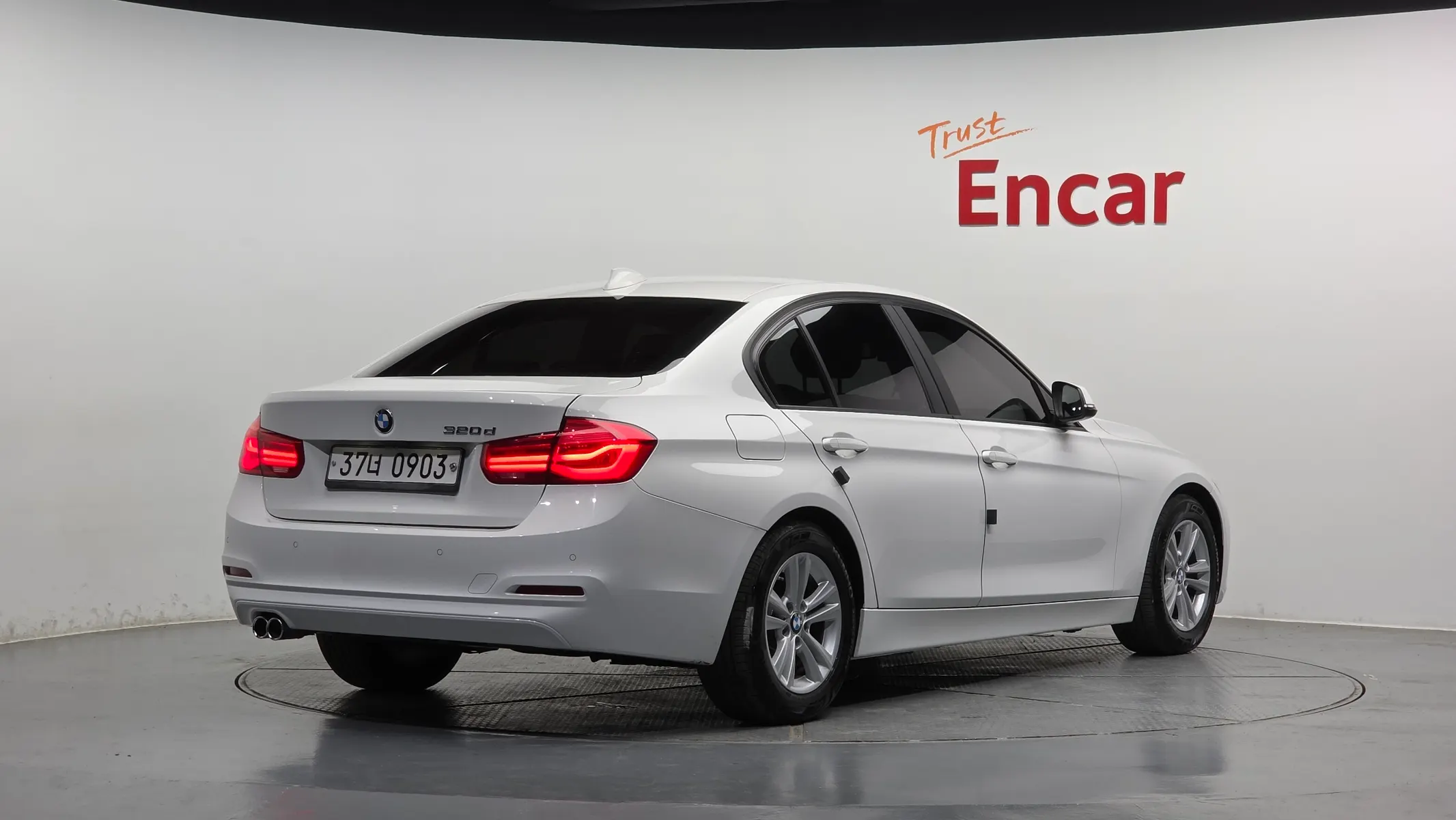 BMW 3 Series (F30) 320d ED 2015 2/21