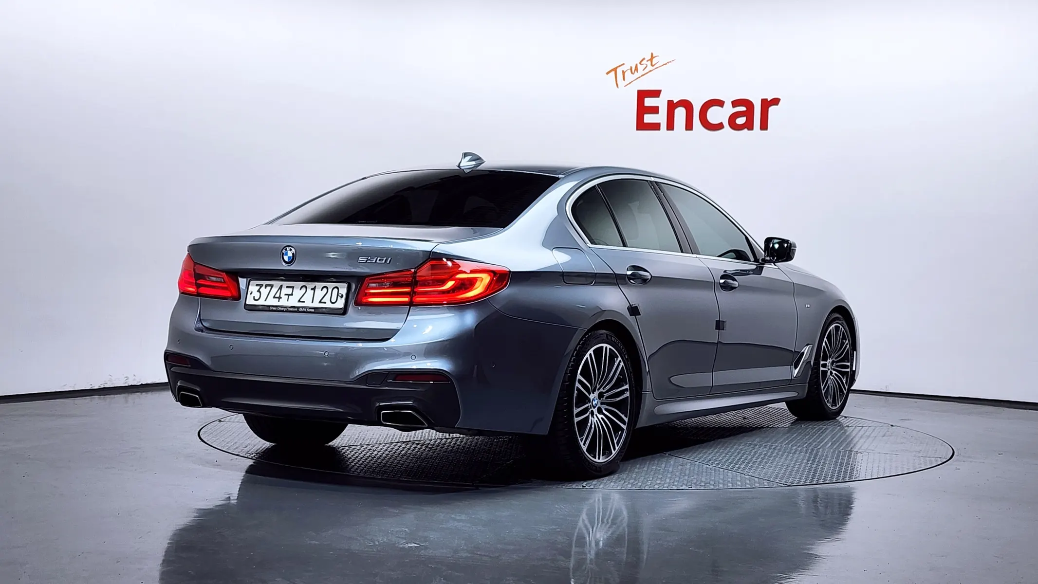 BMW 5 Series (G30) 530i M 2019 2/34