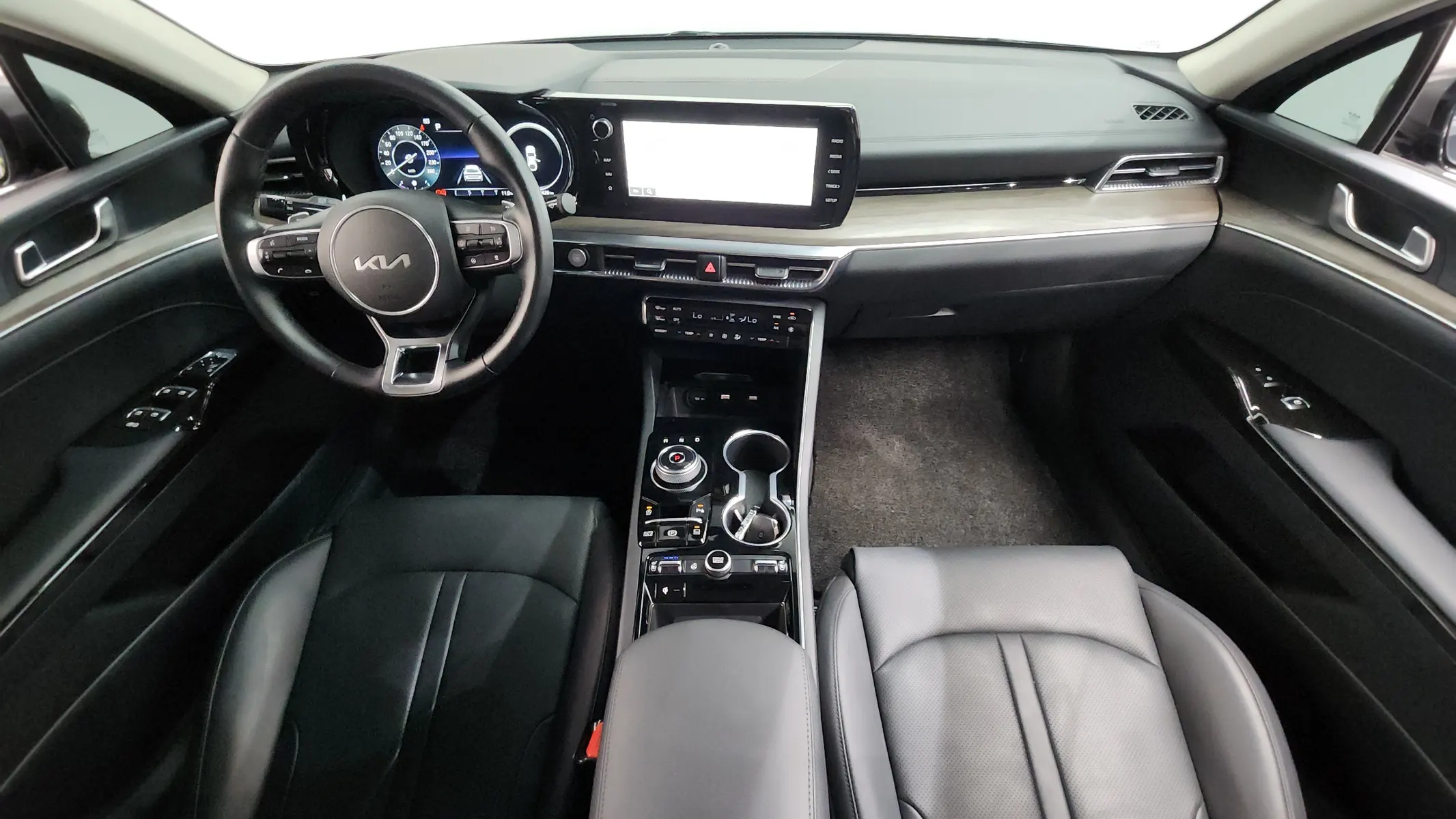 Kia K5 3 2.0 2023 4/5