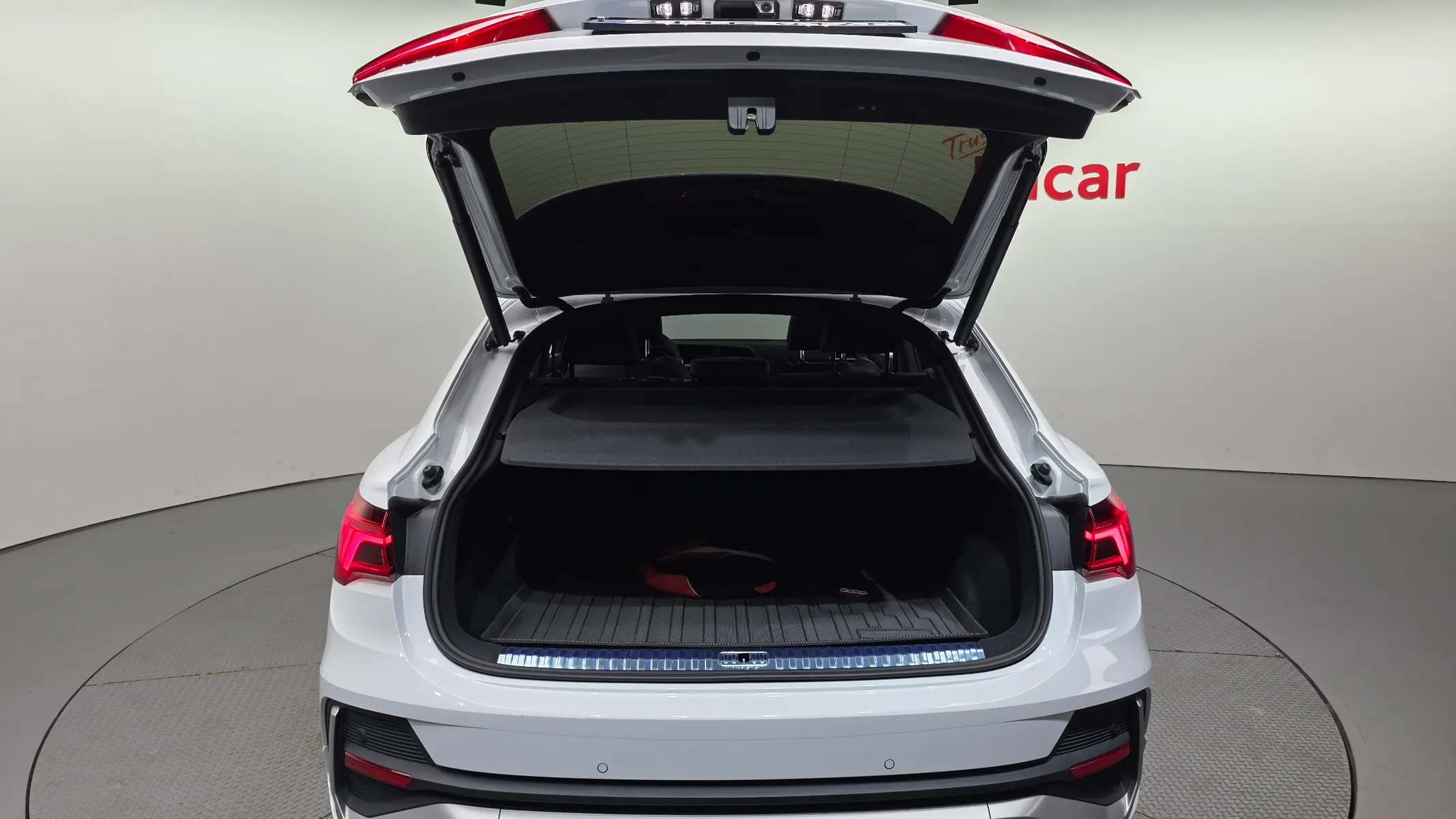 Audi Q3 (F3) 35 TDI 2023 32/33