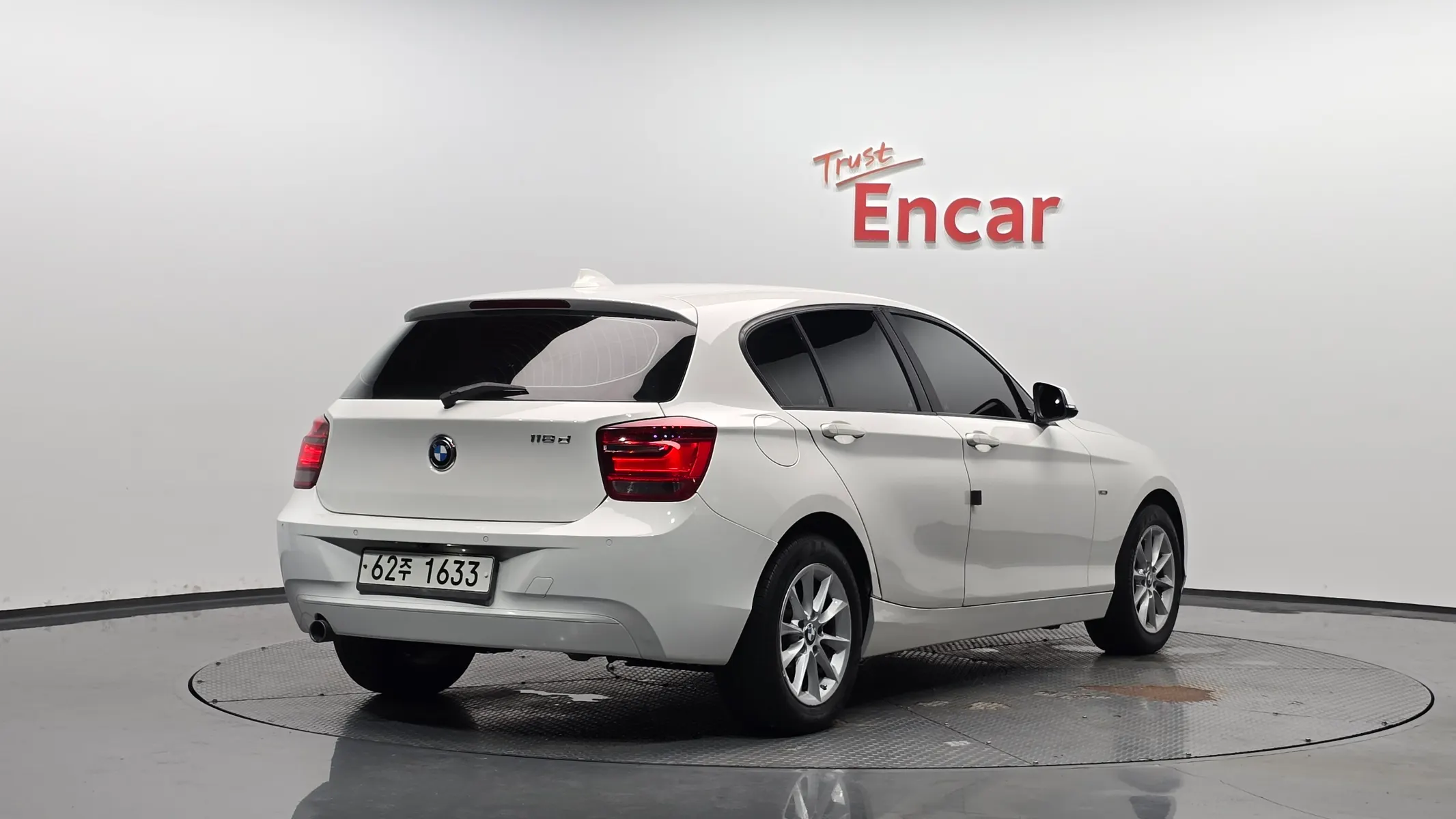 BMW 1 Series (F20) 118d 1 5 2014 2/21