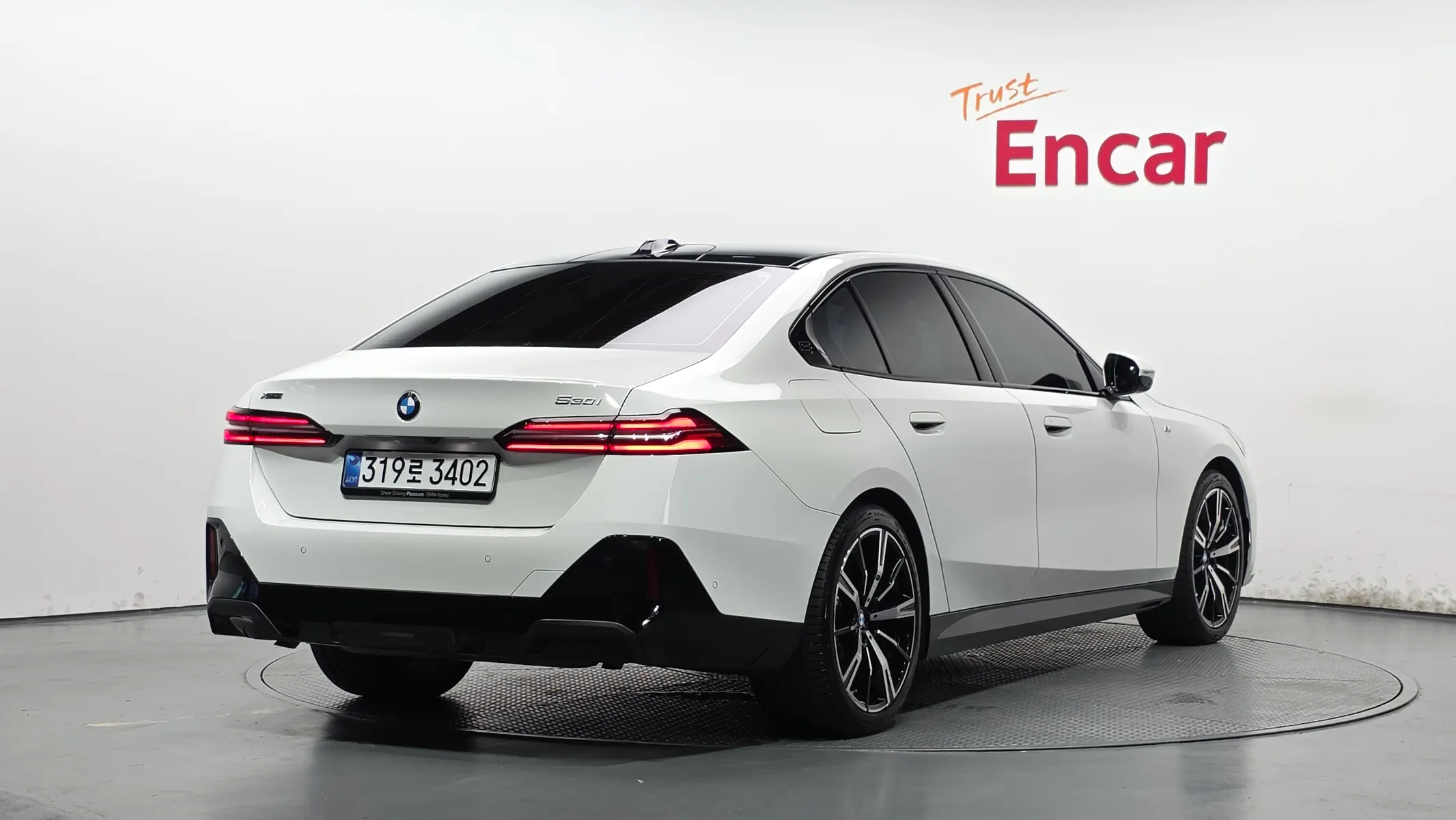 BMW 5 Series (G60) 530i xDrive M 2025 2/36