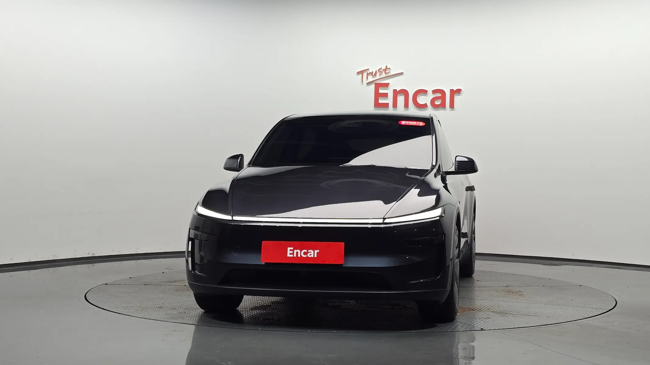 Tesla Y AWD 2025 2/5