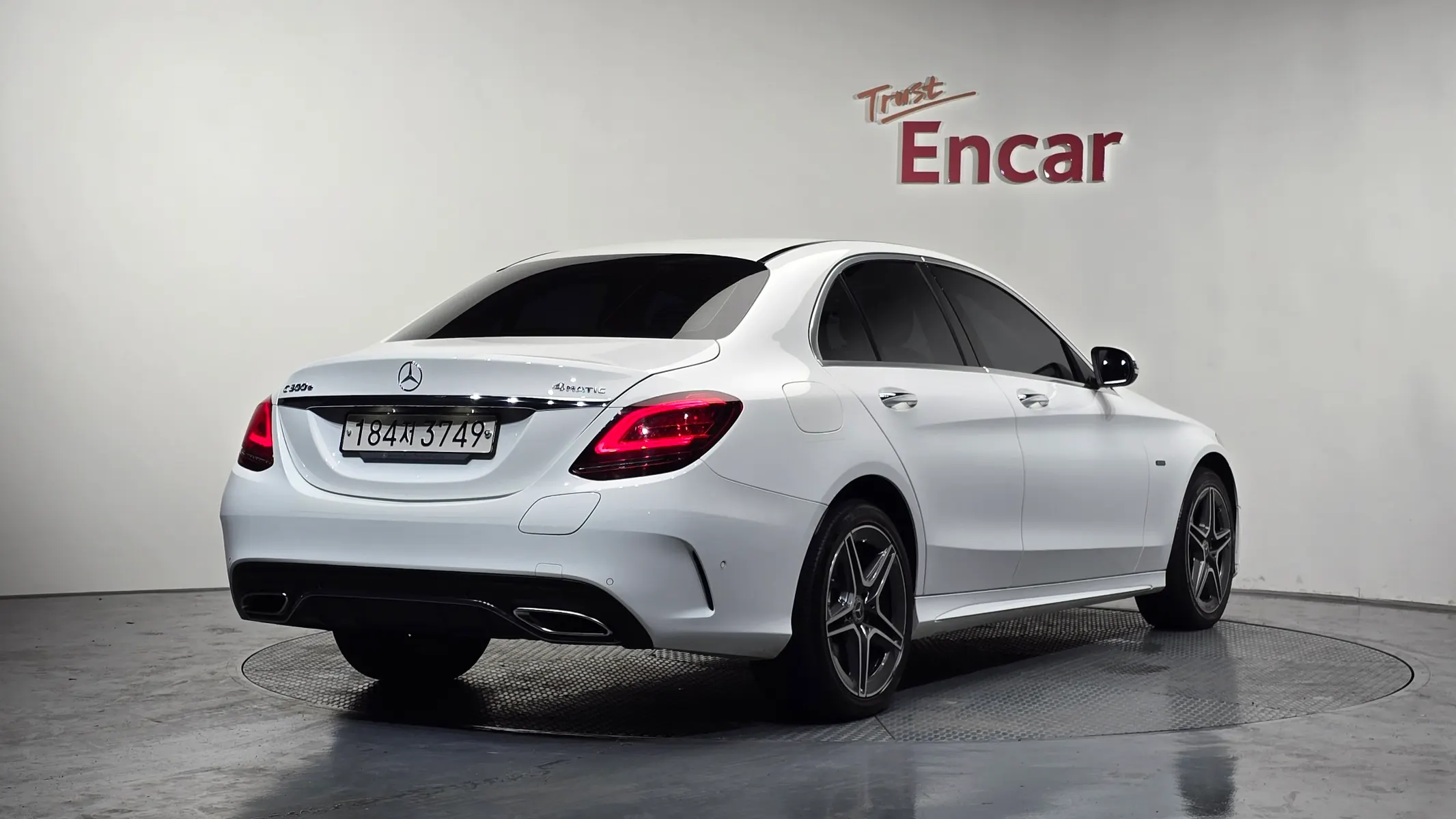 Mercedes-Benz C-Class W205 C300e 4MATIC AMG Line 2020 2/35