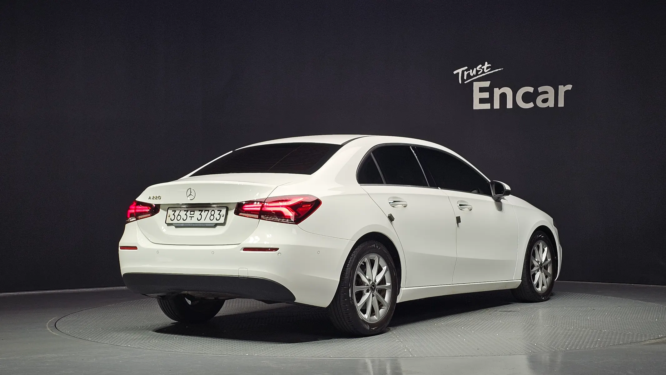 Mercedes-Benz A-Class W177 A220 2020 2/32