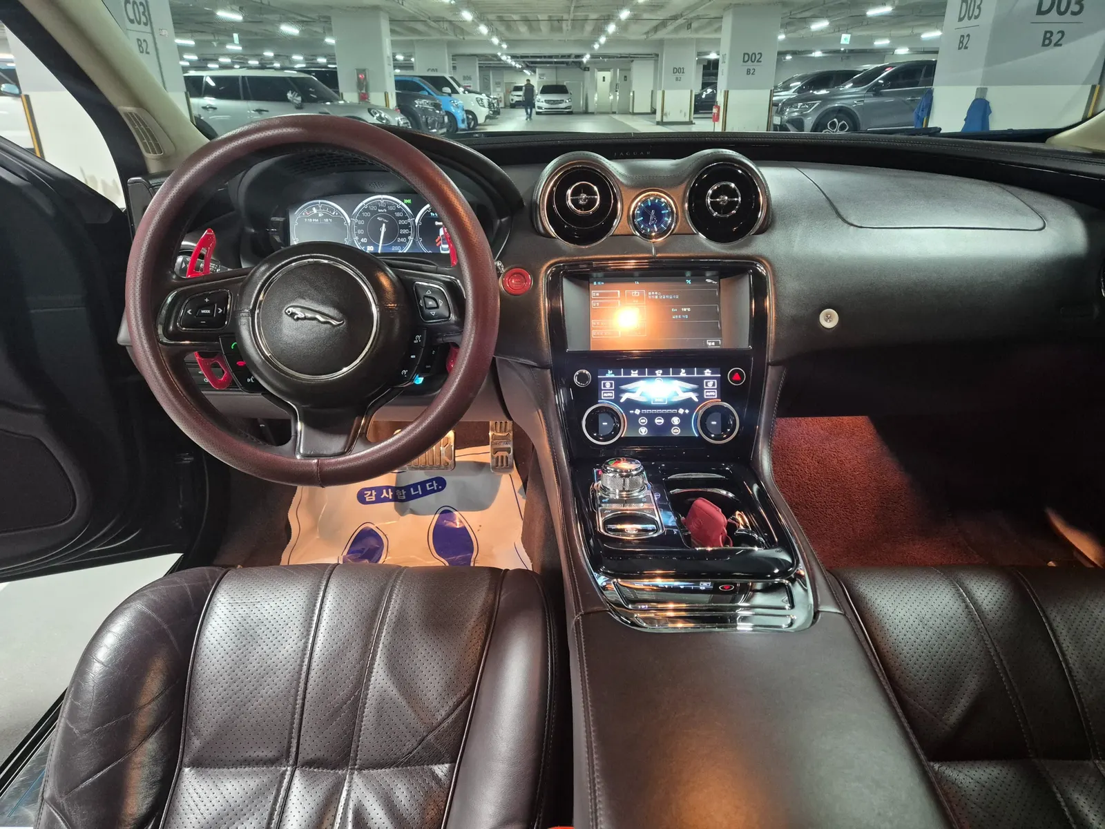Jaguar All New XJ 5.0SC SWB 2010 4/5