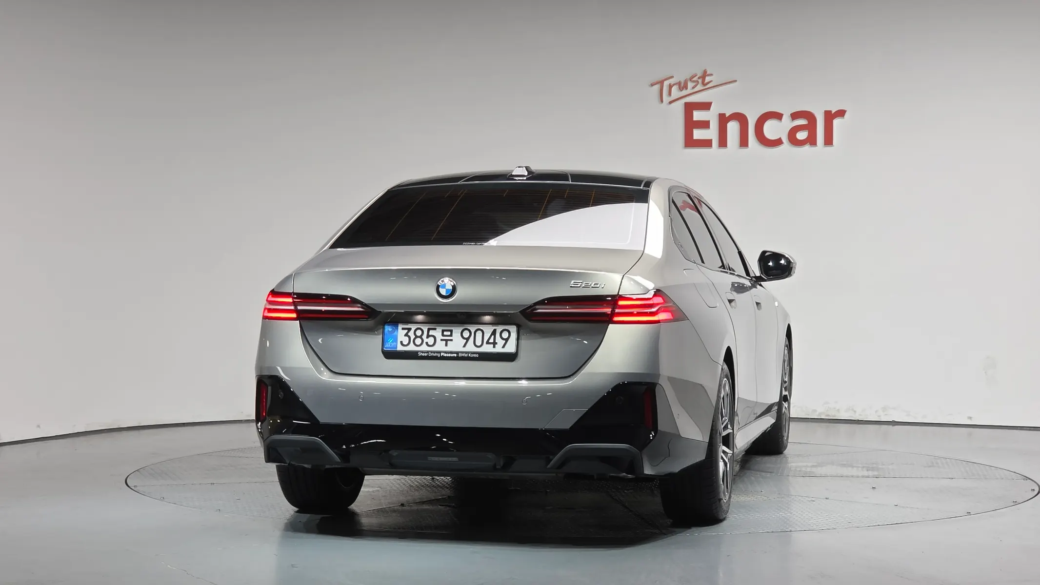 BMW 5 Series (G60) 520i M 2025 3/37