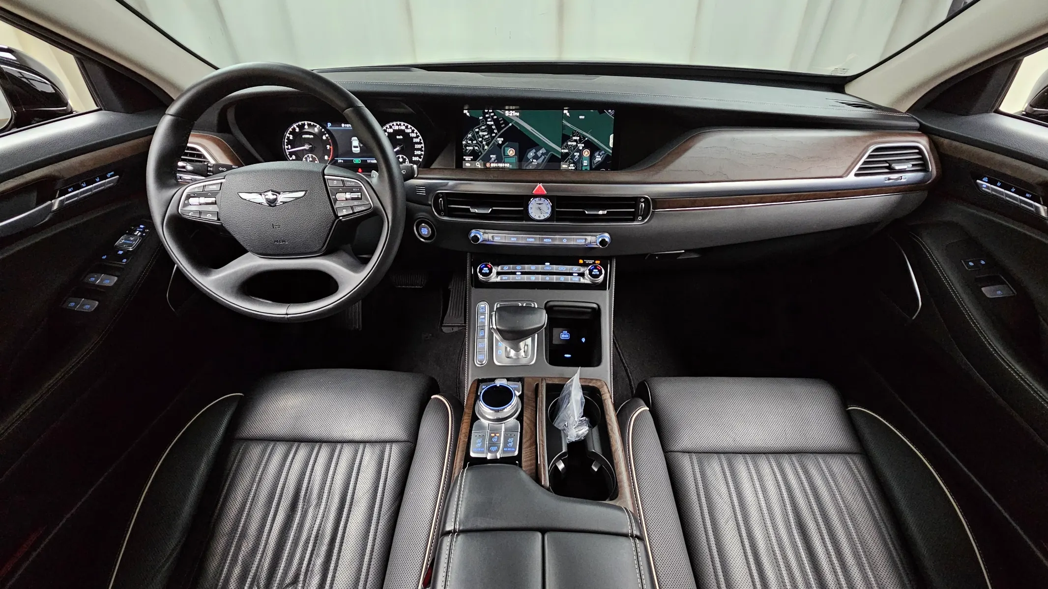 Genesis G90 3.8 AWD 2021 4/5