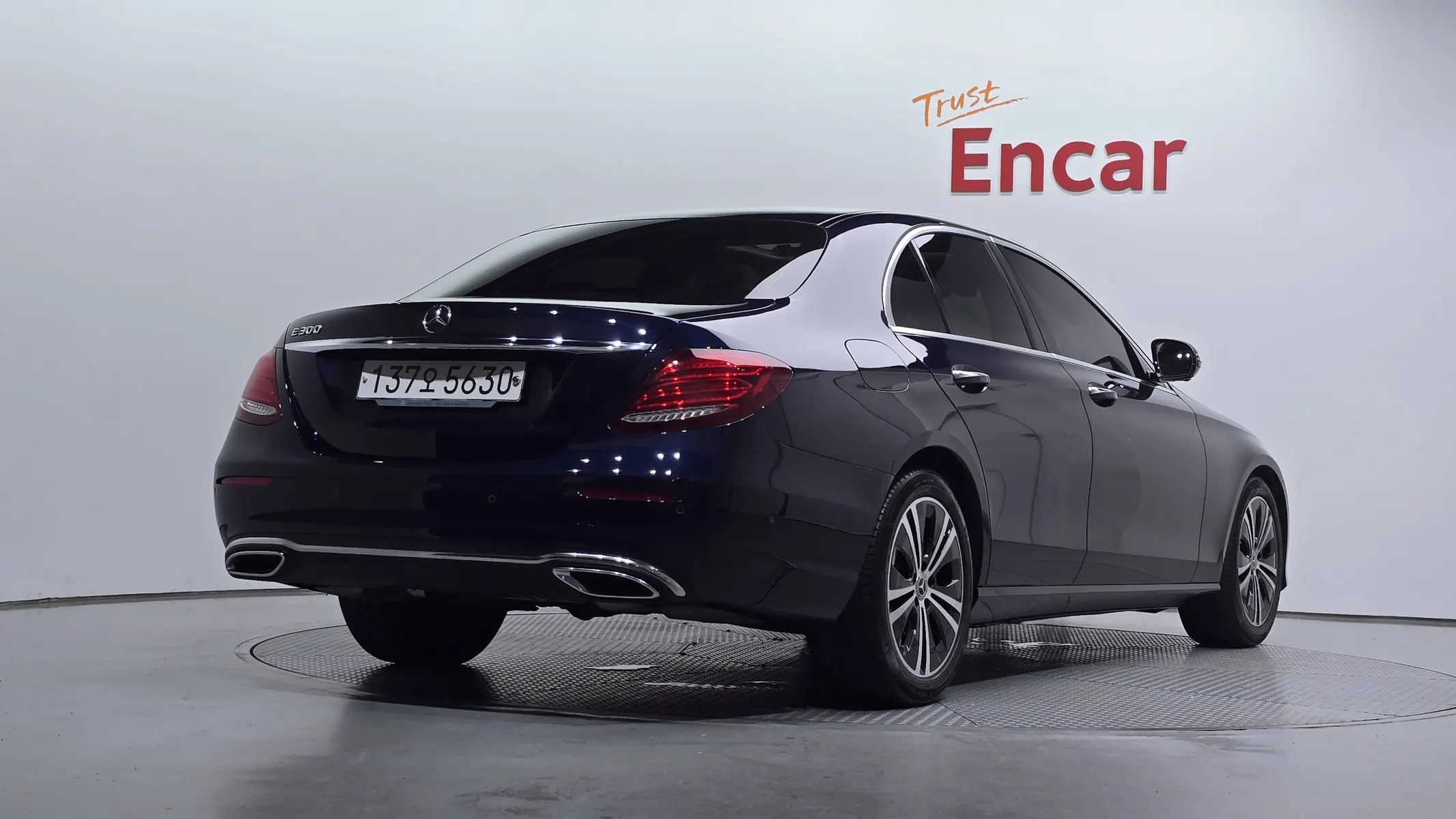 Mercedes-Benz E-Class W213 E300 2020 2/33