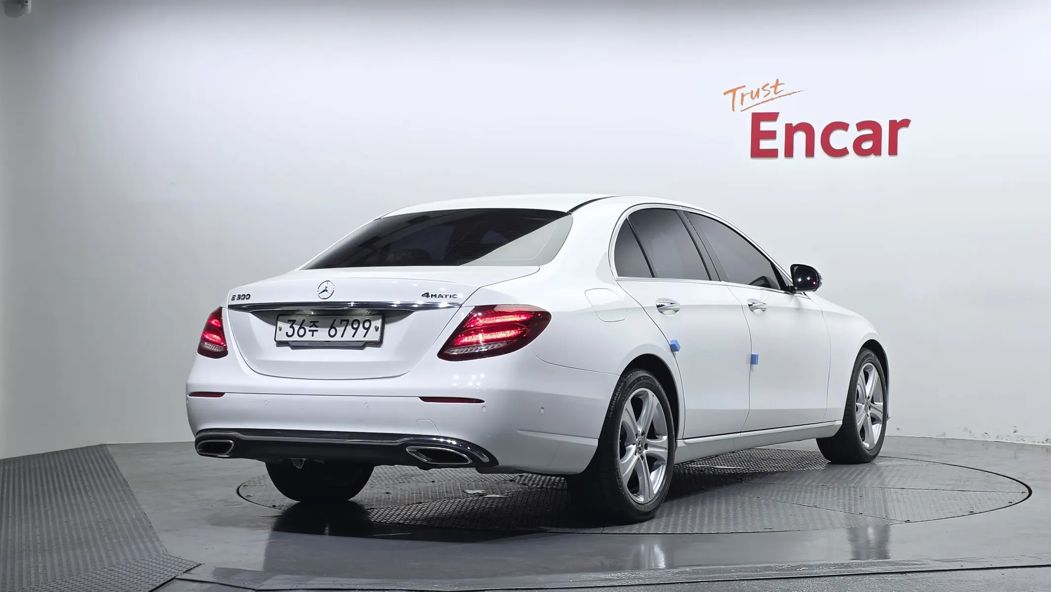Mercedes-Benz E-Class W213 E300 4MATIC 2017 2/35