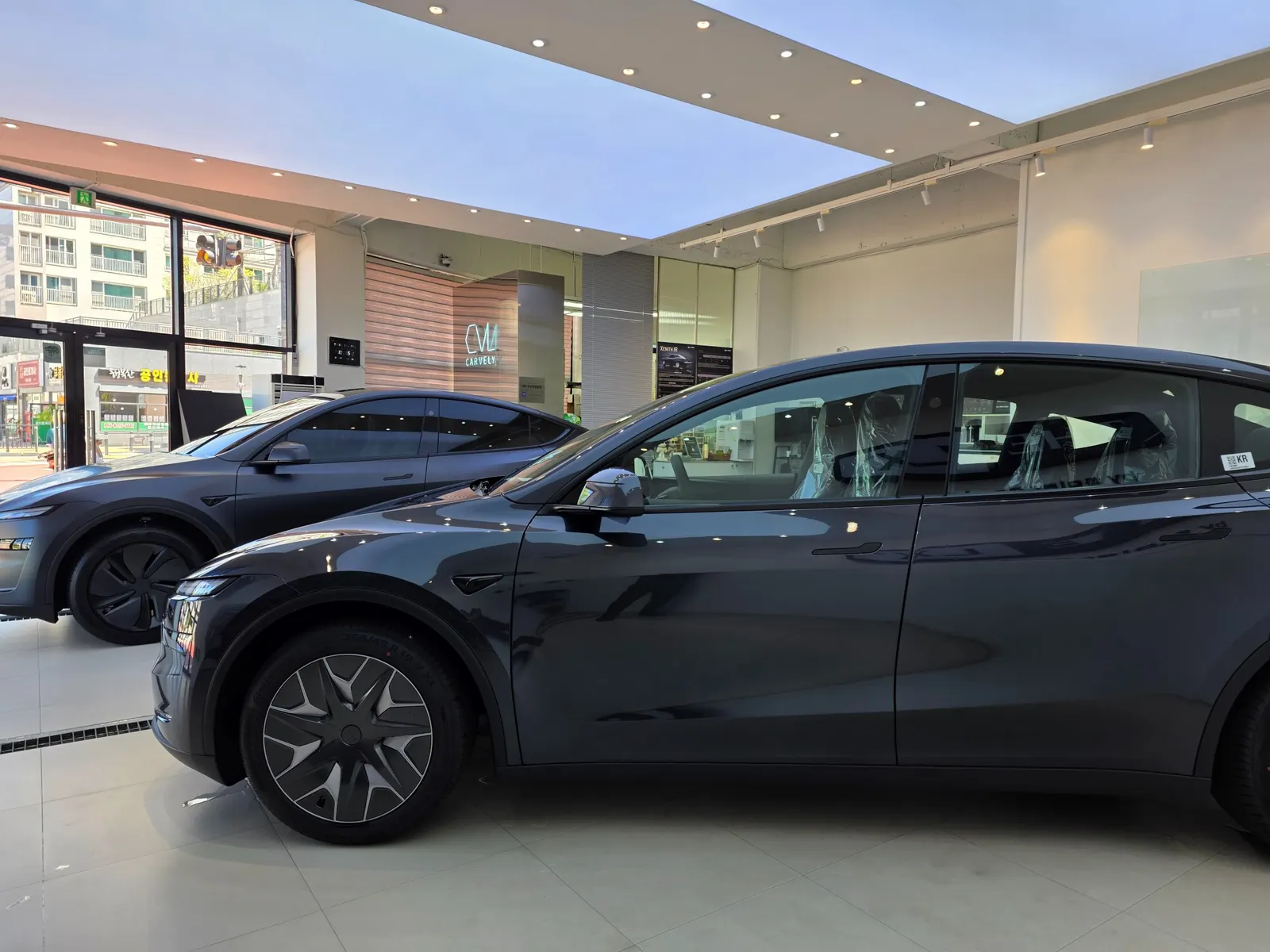 Tesla Y L AWD 2026 3/5