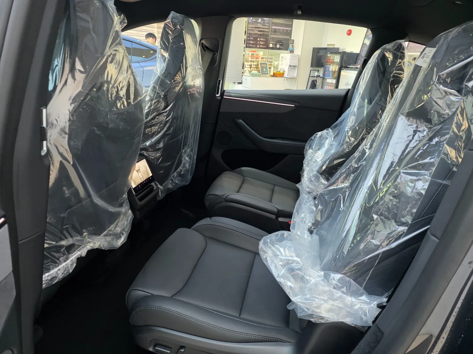Tesla Y L AWD 2026 4/5
