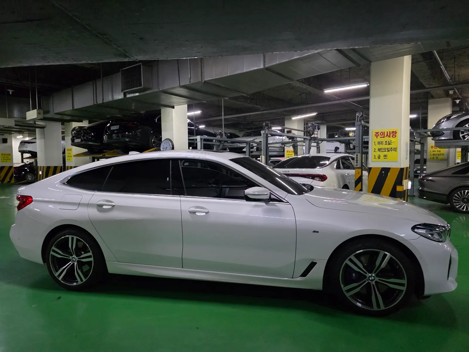 BMW 6 Series GT (G32) 630i xDrive 2024 2/19