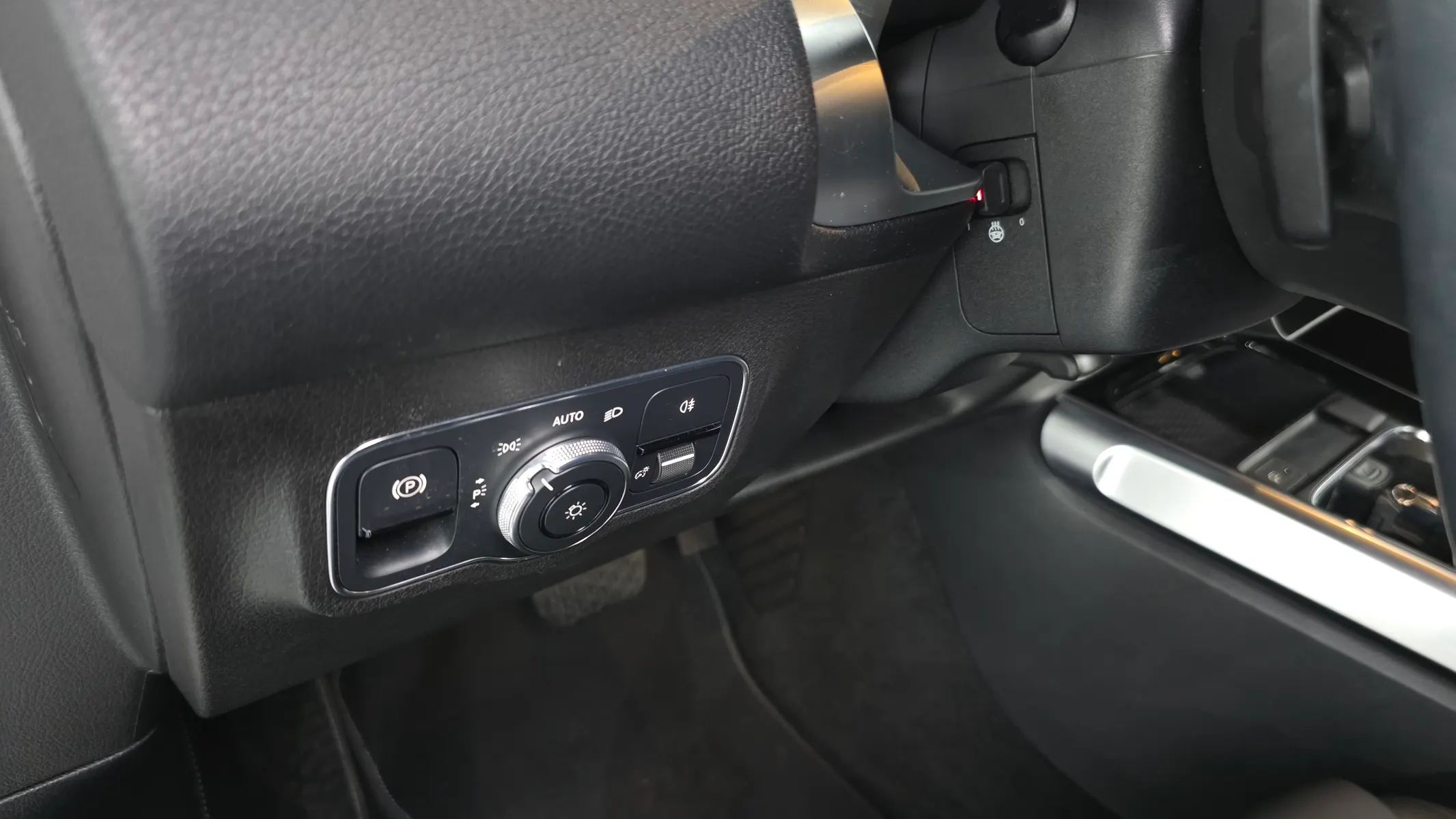 Mercedes-Benz GLB-Class X247 GLB220 2020 29/30