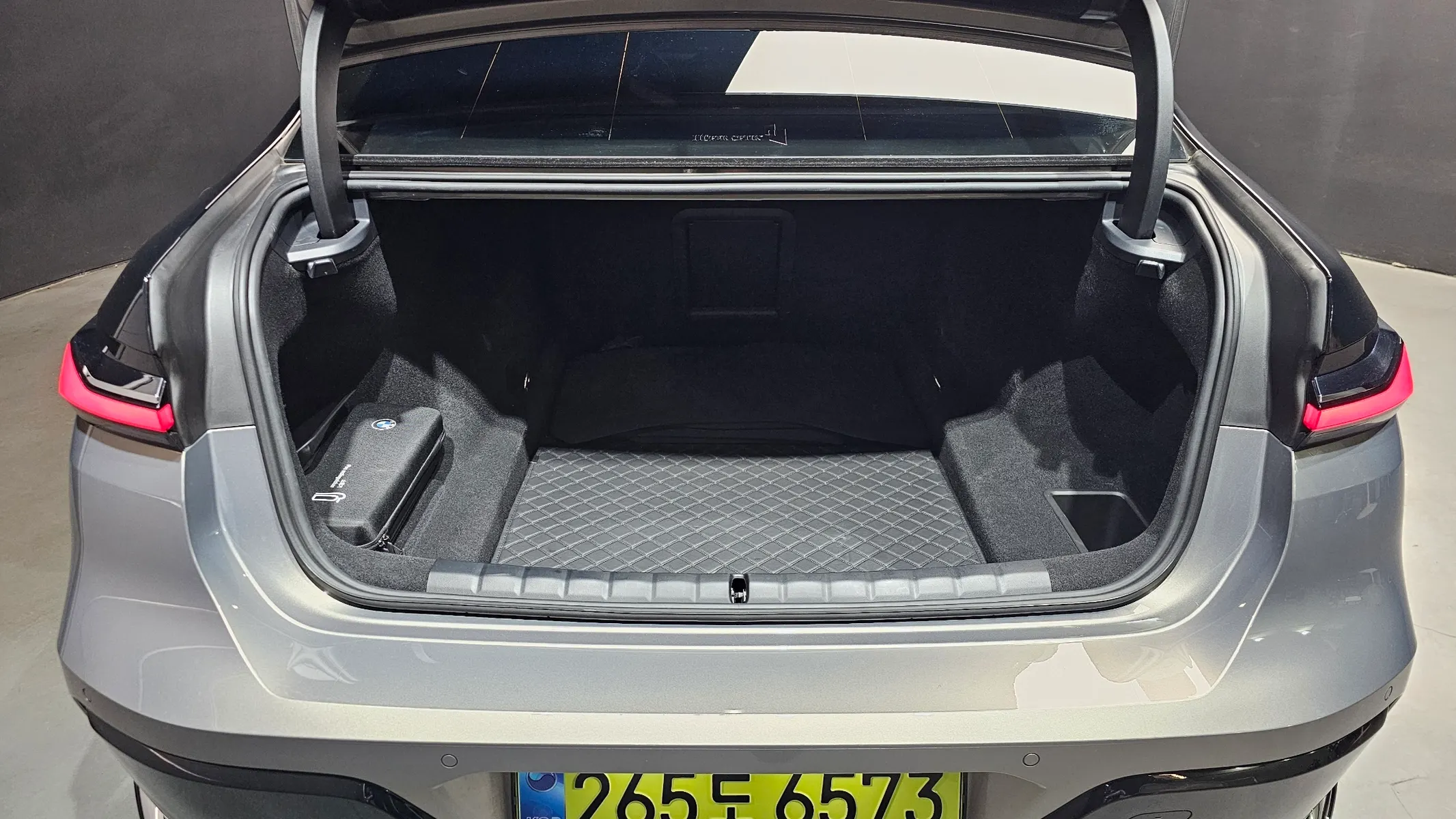 BMW 7 Series (G70) 740d xDrive M 2025 31/32
