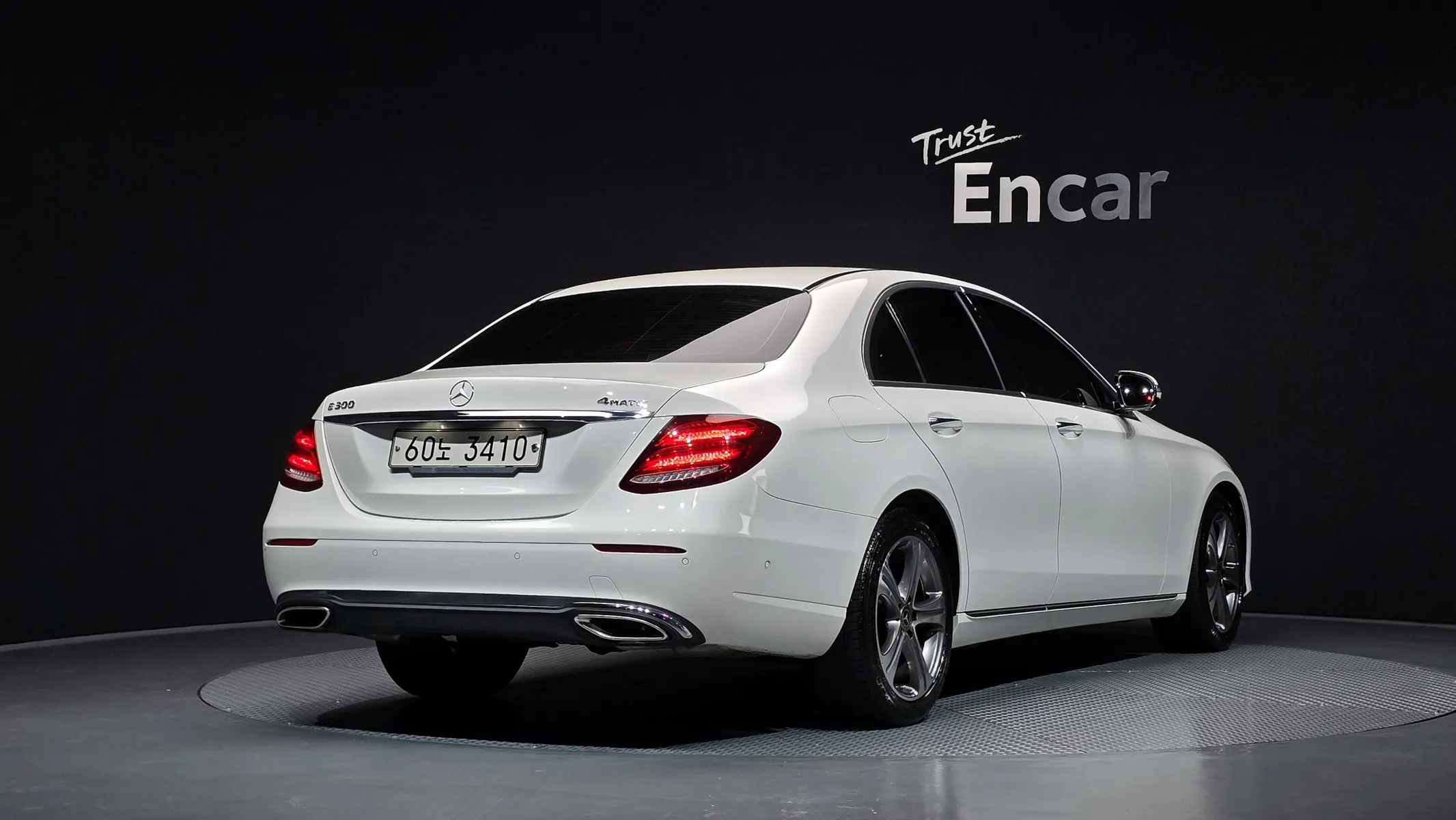 Mercedes-Benz E-Class W213 E300 4MATIC 2017 2/36