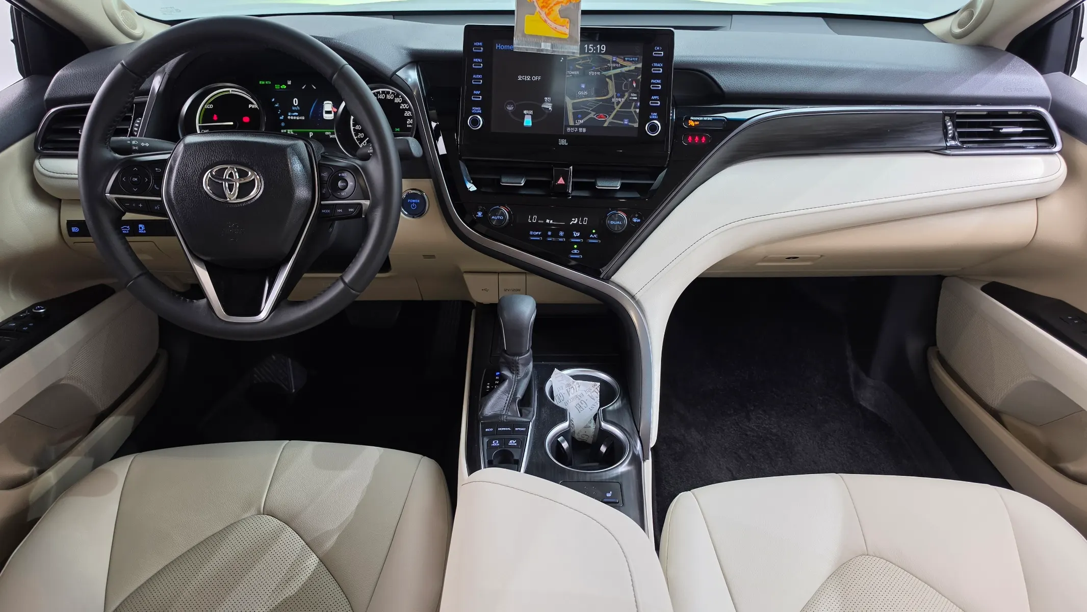Toyota (XV70) 2.5 XLE 2024 4/5