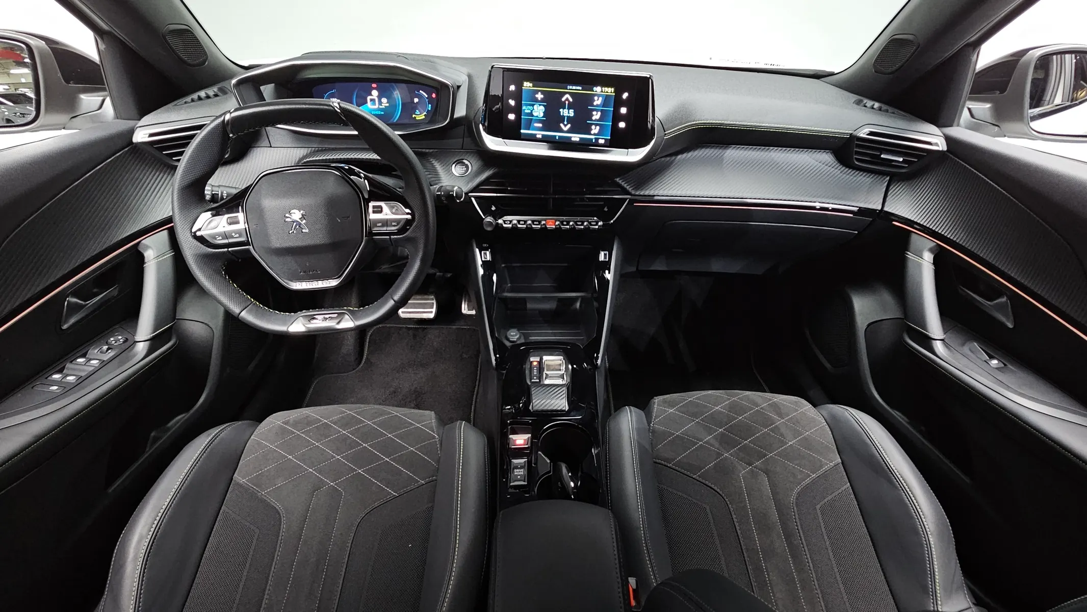 Peugeot e-2008 2 EV GT 2023 4/5